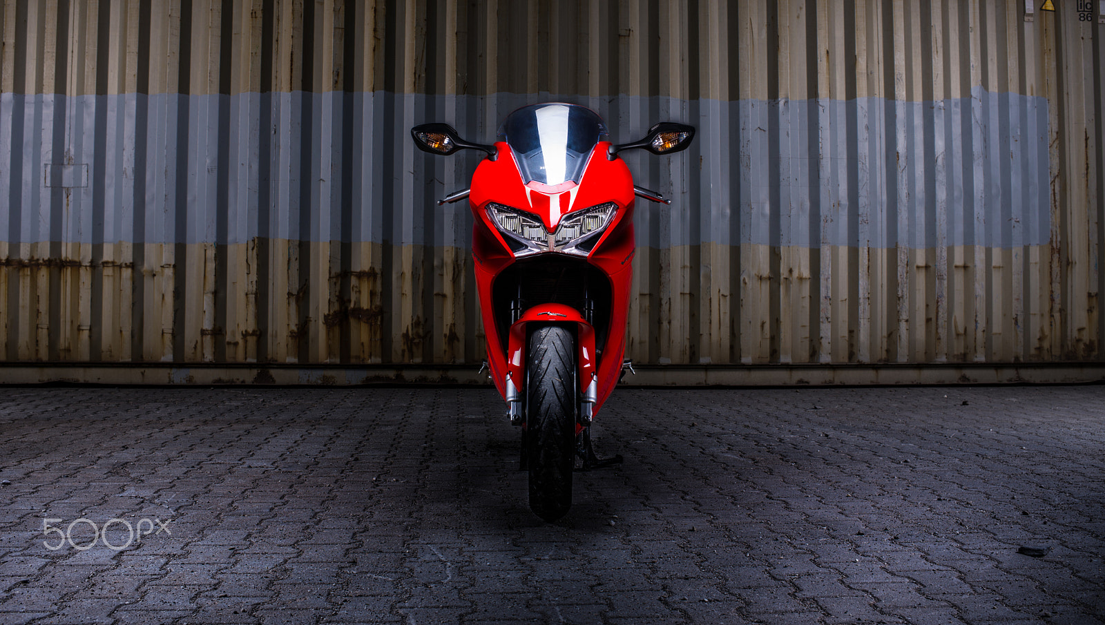Nikon D610 + Nikon AF-S Nikkor 35mm F1.4G sample photo. Honda vfr 800 photography
