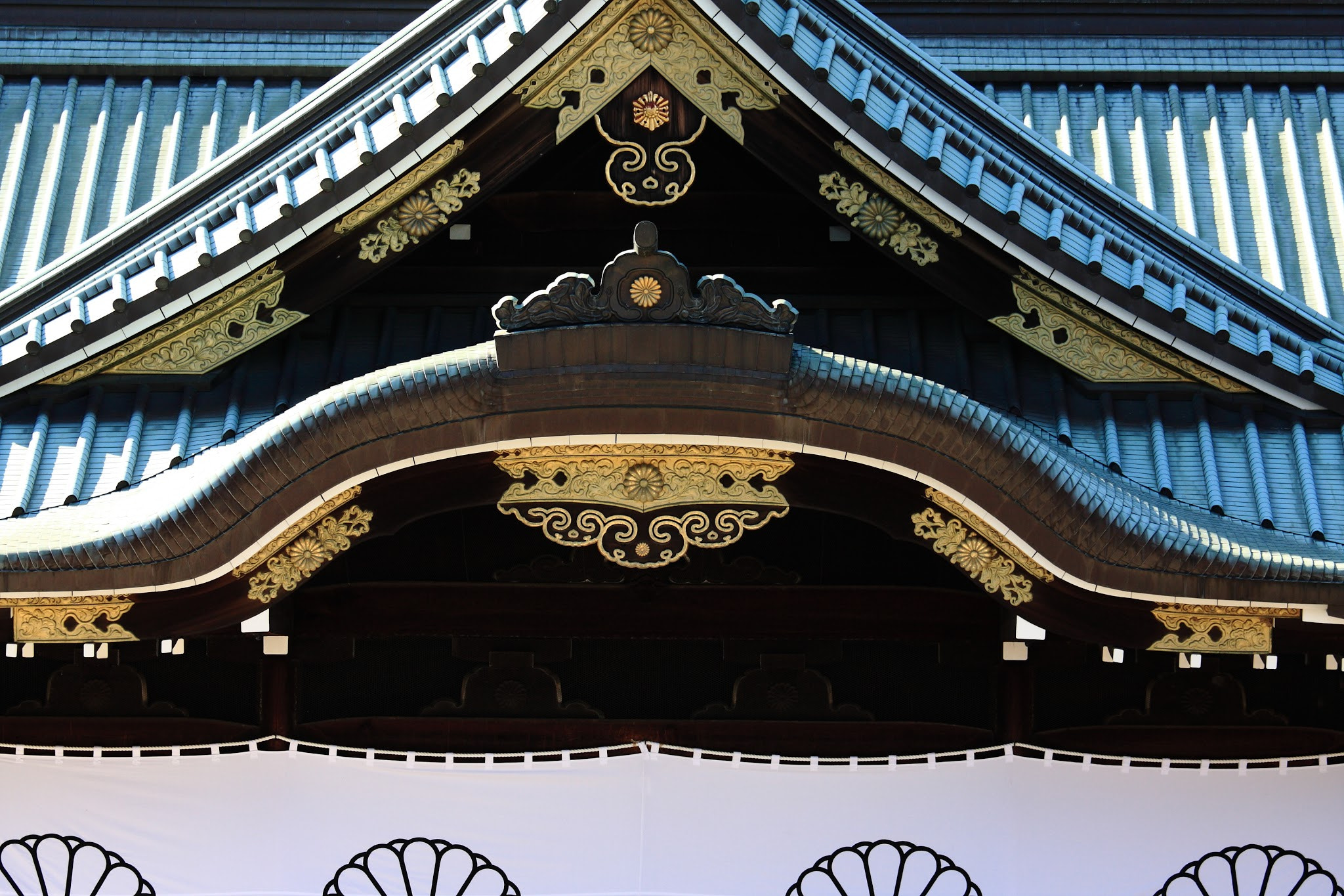 Canon EOS 40D + Canon EF 70-200mm F4L IS USM sample photo. Yasukuni shrine tokyo japan photography