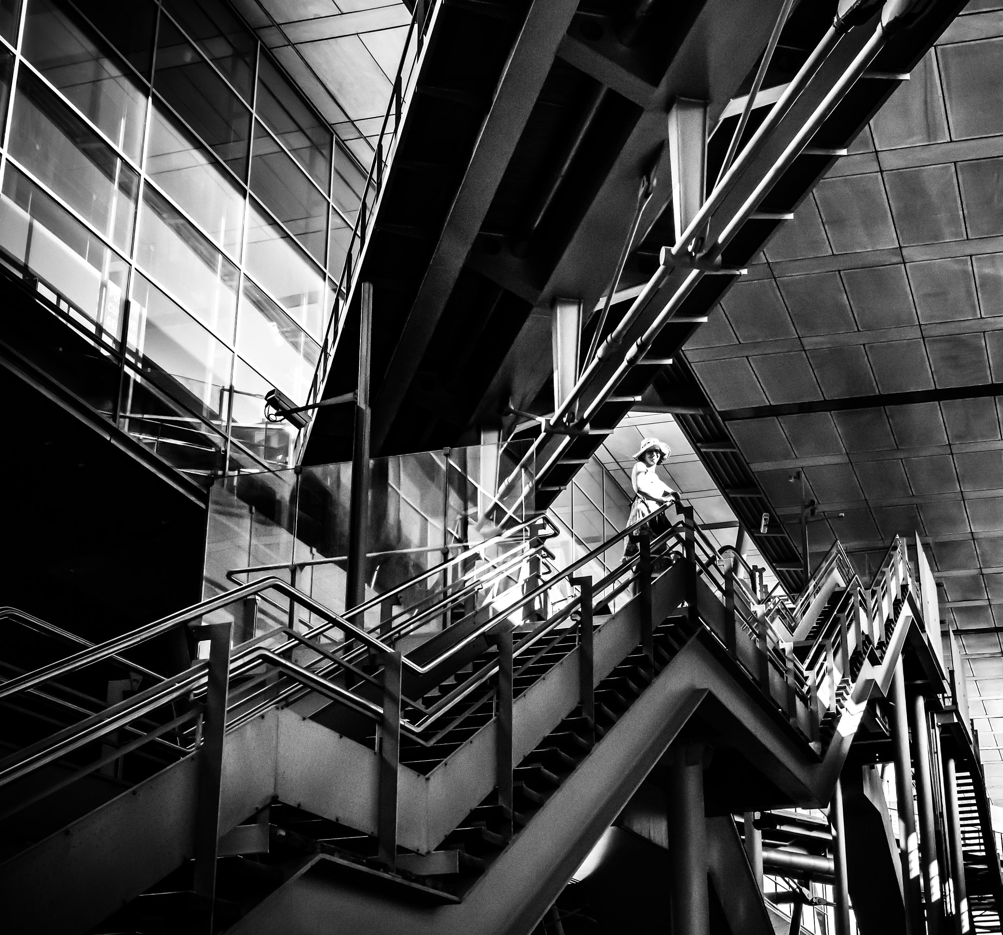 Nikon D7200 + Tokina AT-X 12-28mm F4 Pro DX sample photo. Stairs, woman lines and trine photography