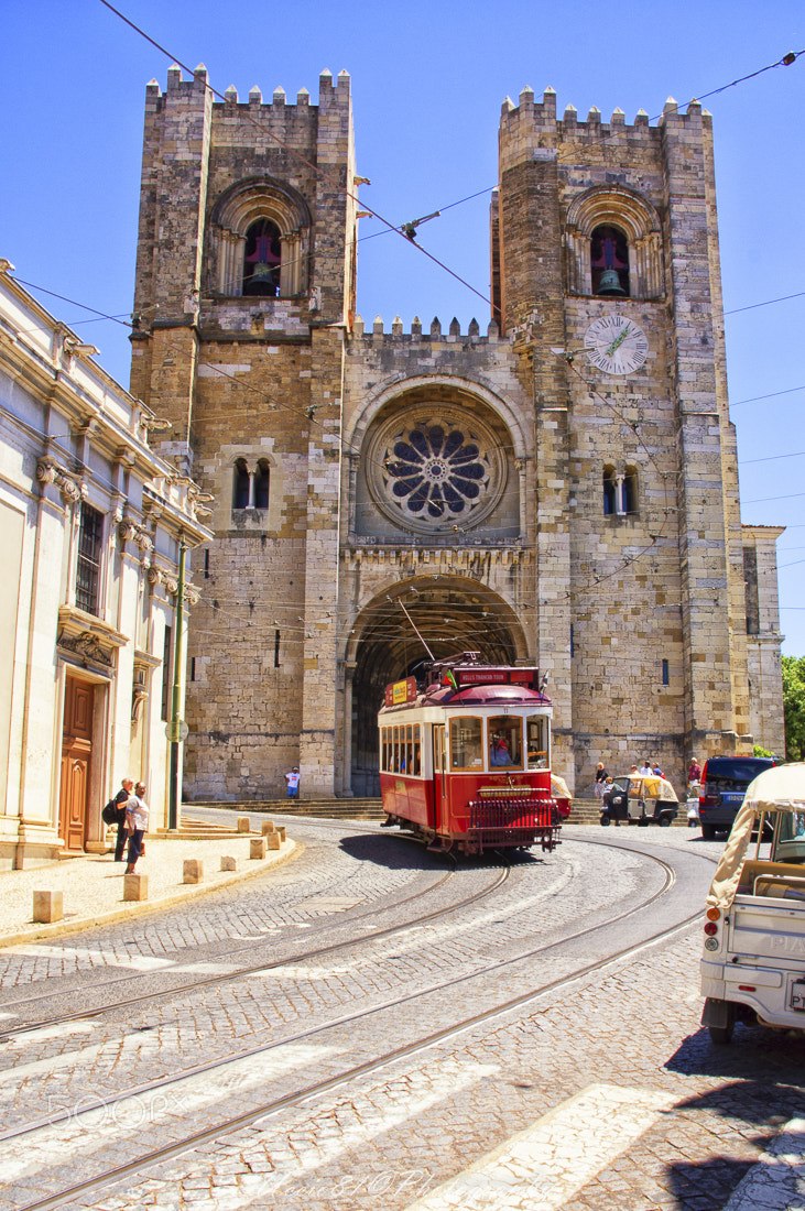 Sony Alpha DSLR-A580 + Sigma 18-200mm F3.5-6.3 DC sample photo. Sé de lisboa photography