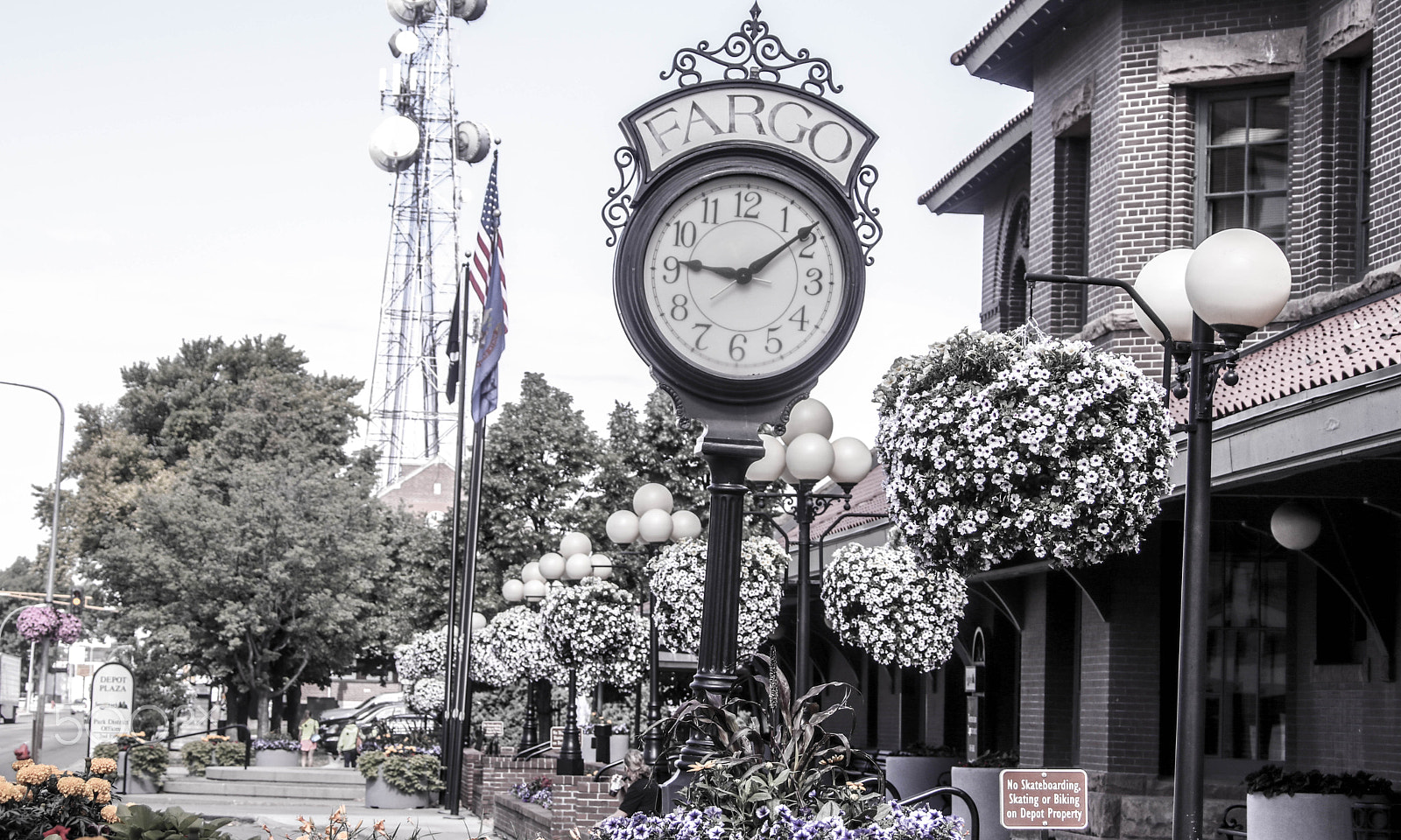 Canon EF 28-300mm F3.5-5.6L IS USM sample photo. Clock photography