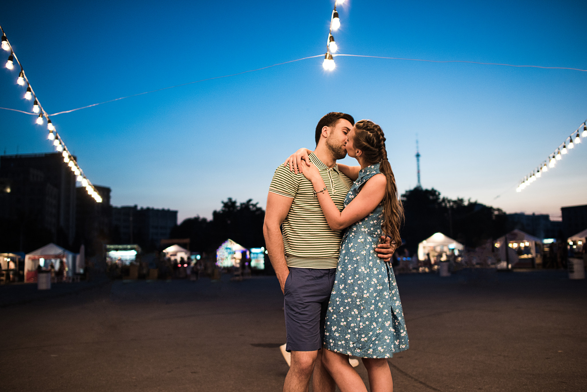 Nikon D810 + Nikon AF-S Nikkor 28mm F1.8G sample photo. Evening kiss photography