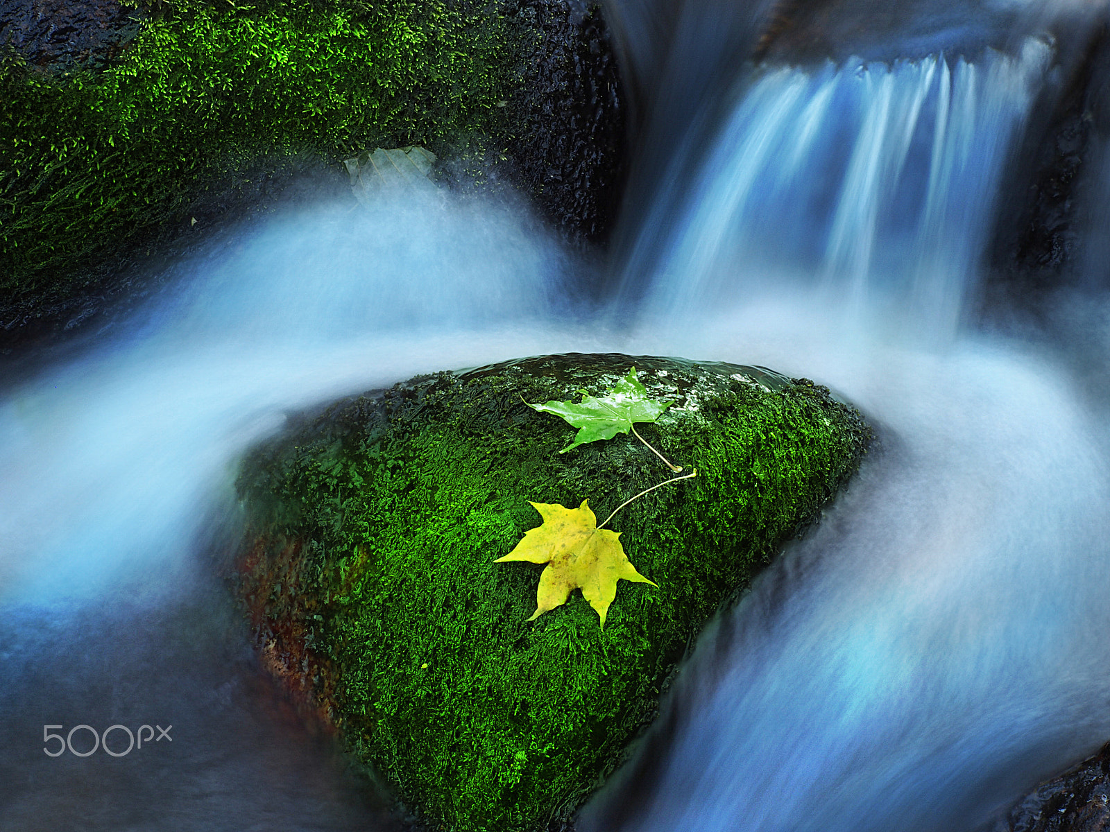 Olympus PEN E-PL5 sample photo. Blue water photography