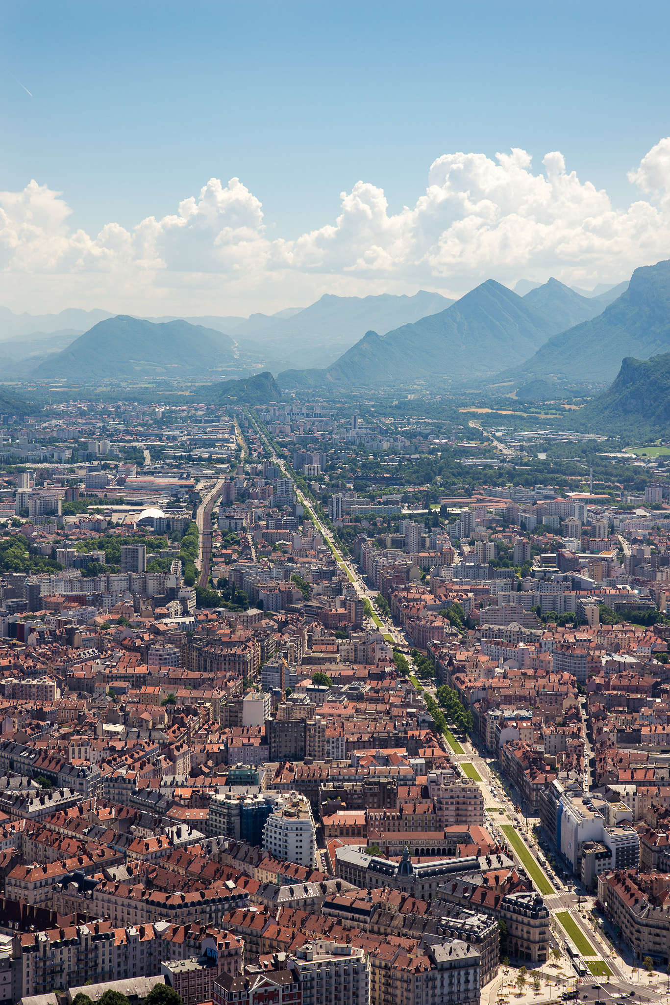 Nikon D600 sample photo. Midday sun in grenoble photography