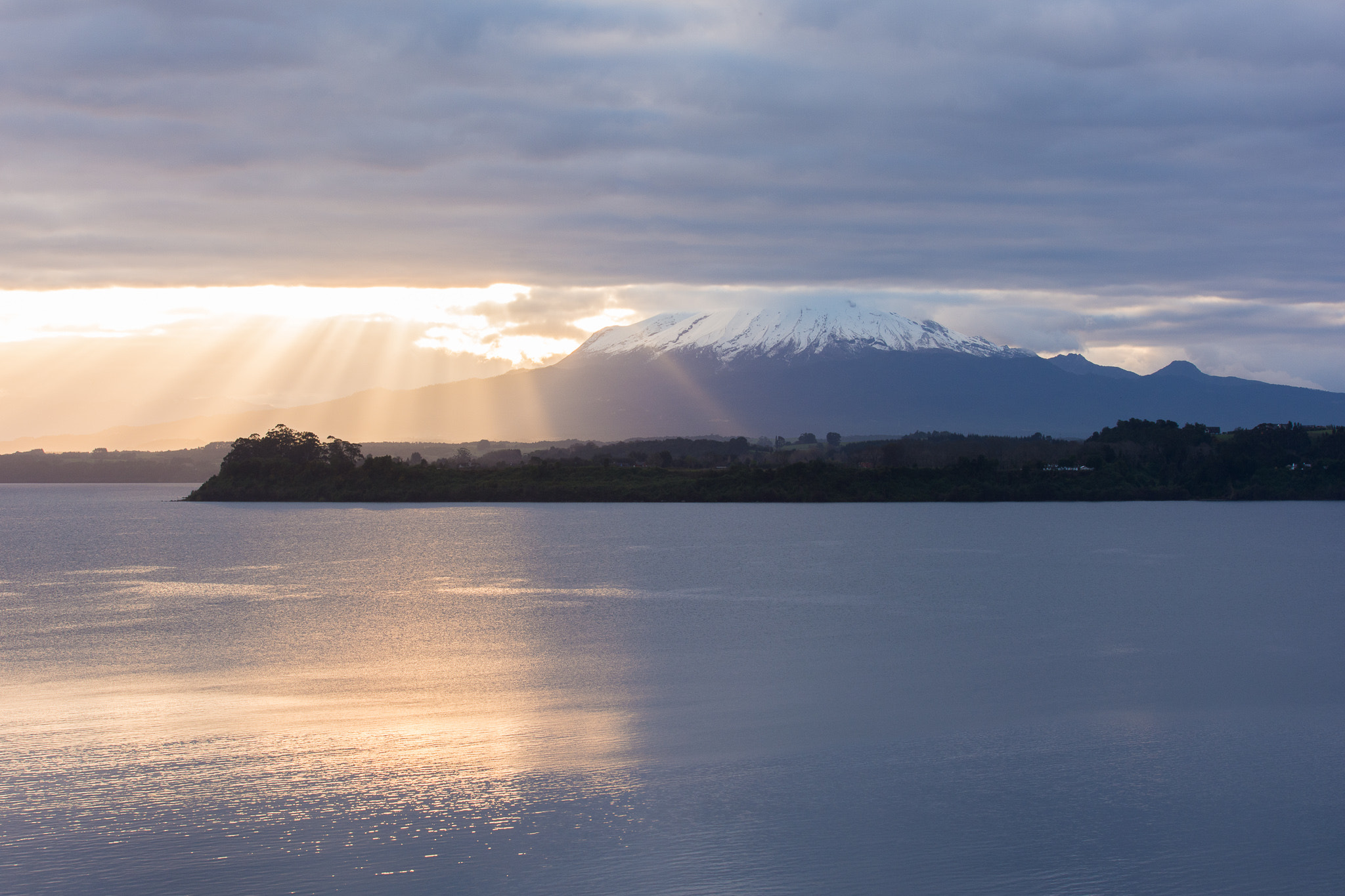 Sigma 50-150mm F2.8 EX APO DC OS HSM sample photo. Volcán calbuco, puerto varas, chile. photography