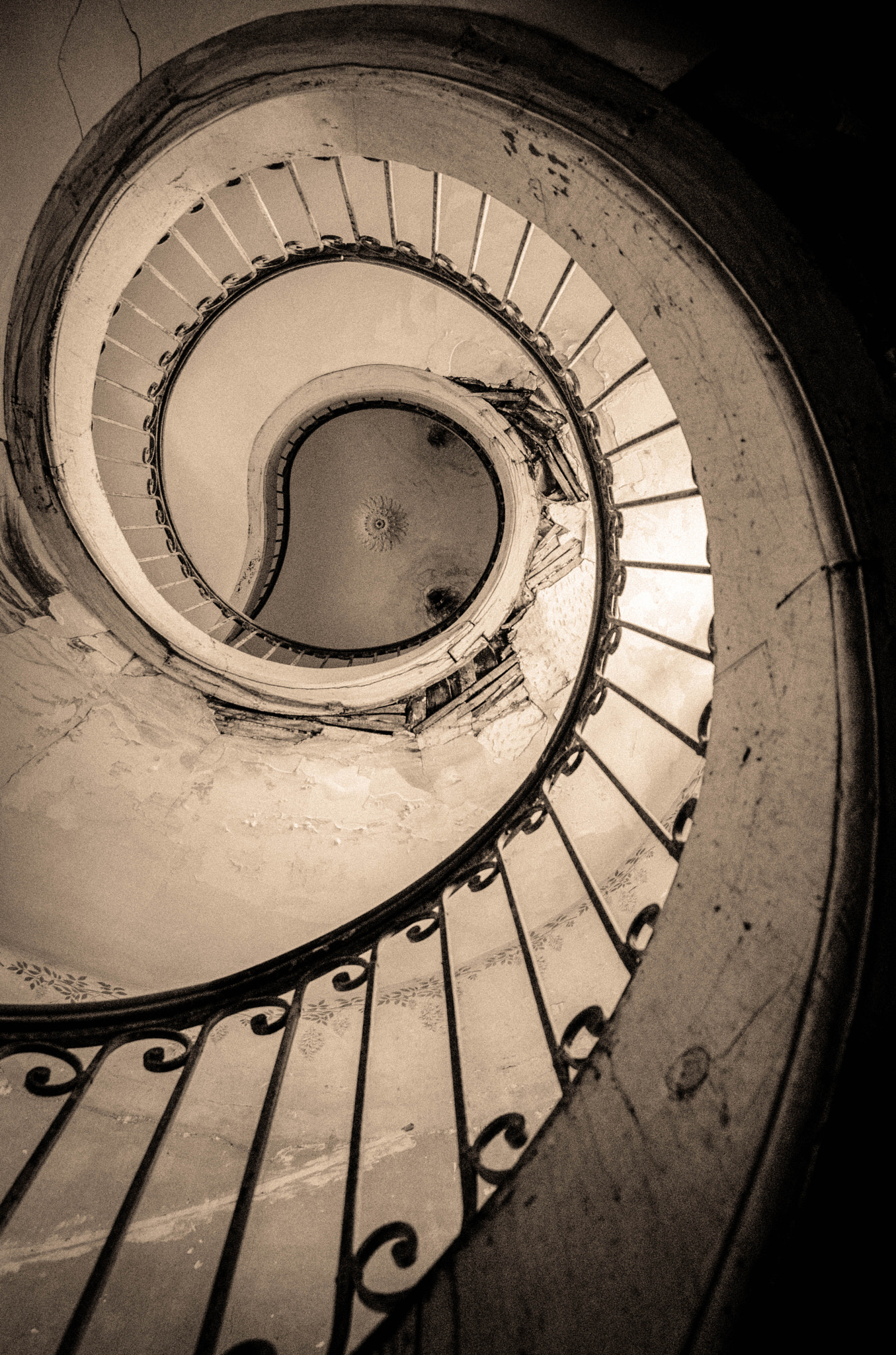 Samyang 14mm F2.8 ED AS IF UMC sample photo. Stairs photography