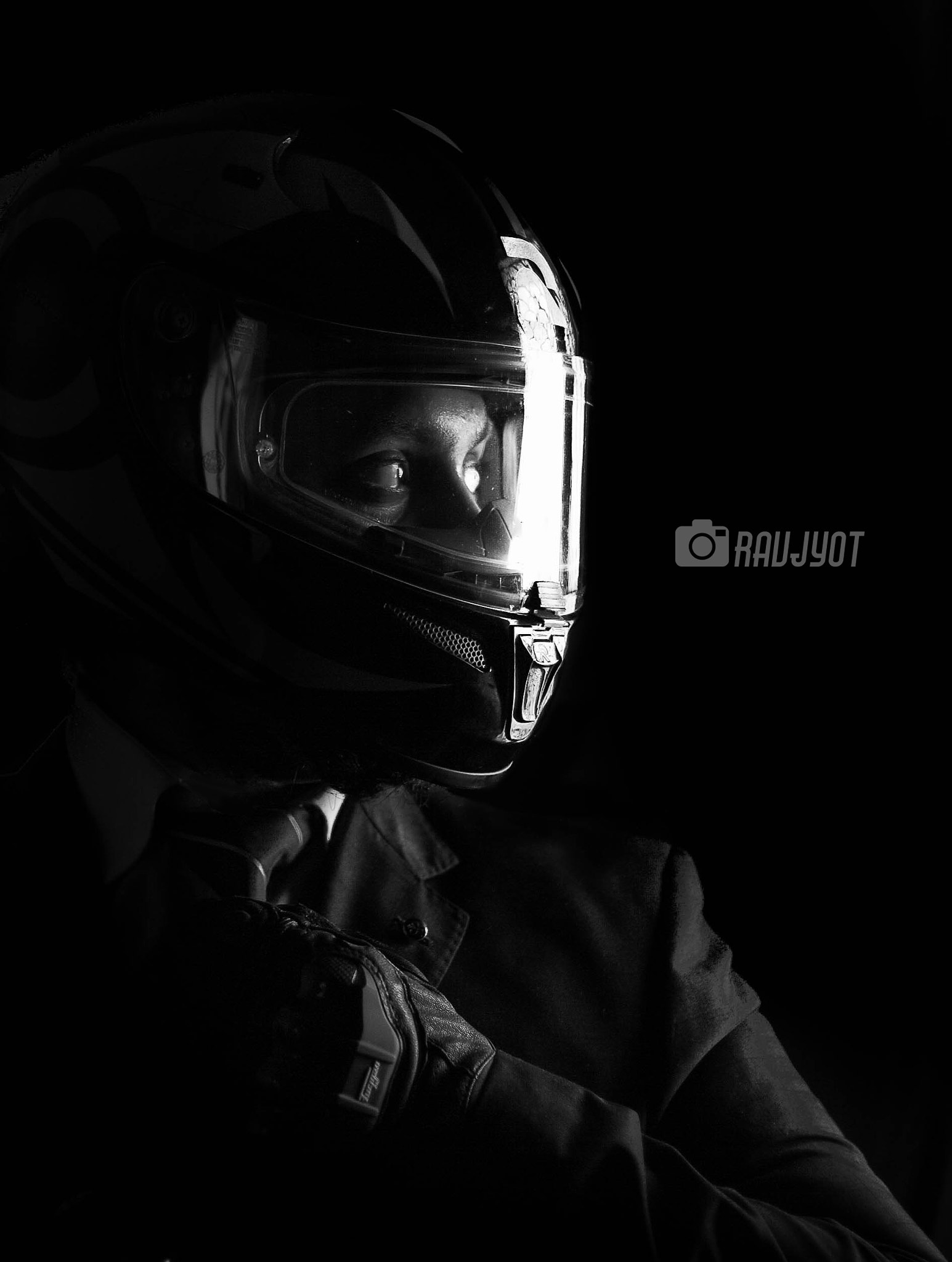 Canon EOS 5D + Canon EF 50mm F1.8 II sample photo. Helmet business photography