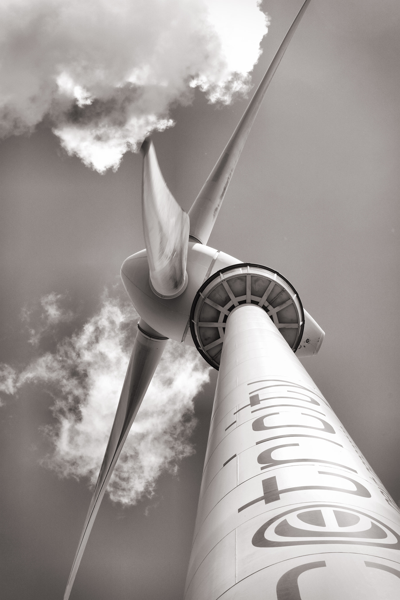 Canon EOS 5DS R + Canon EF 70-300mm F4-5.6L IS USM sample photo. Wind turbine photography