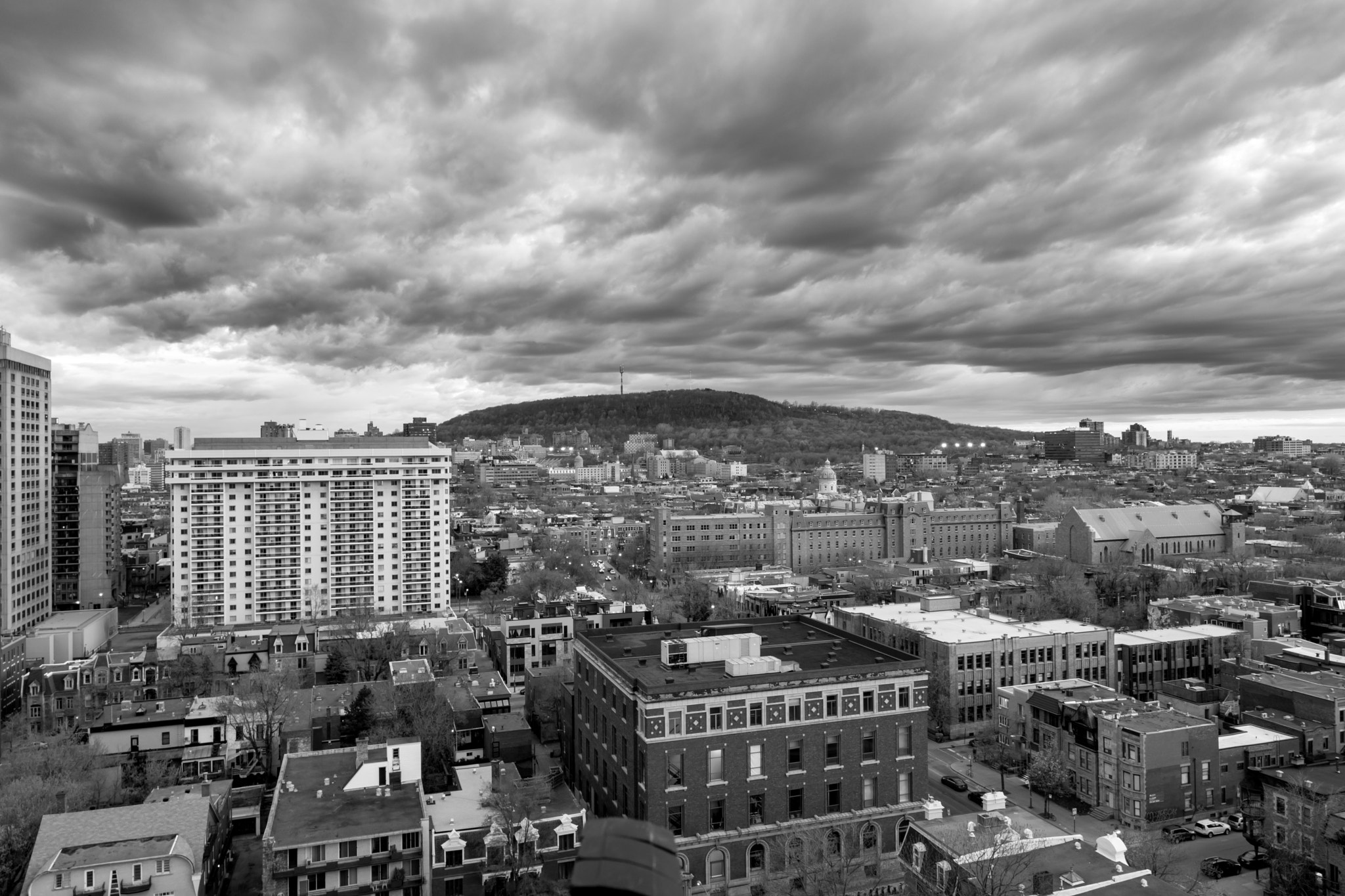 Samsung NX500 + Samsung NX 16mm F2.4 Pancake sample photo. Montreal mont royale storm photography