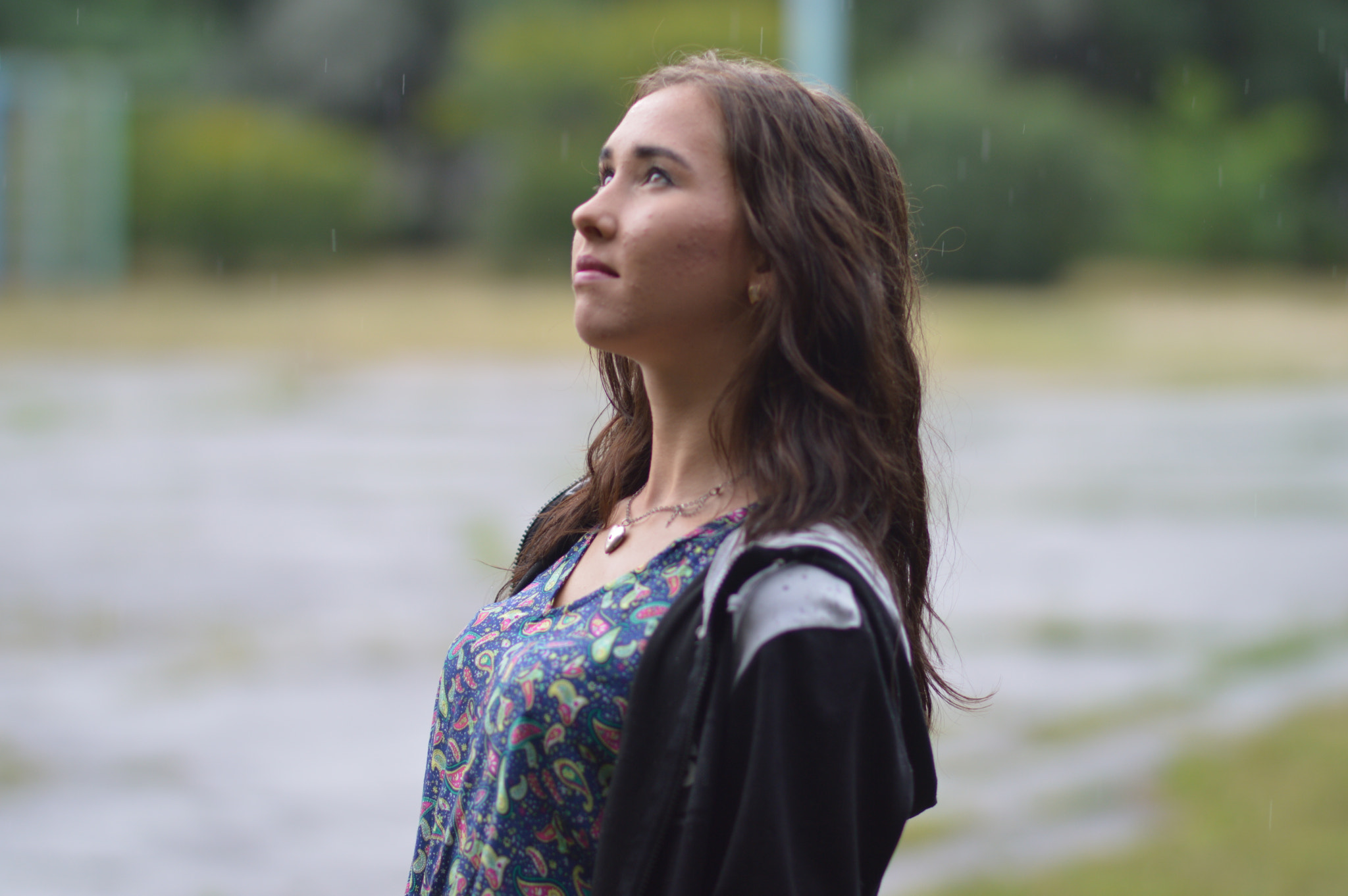 Nikon D3200 + Samyang 85mm F1.4 Aspherical IF sample photo. Woman under rain photography