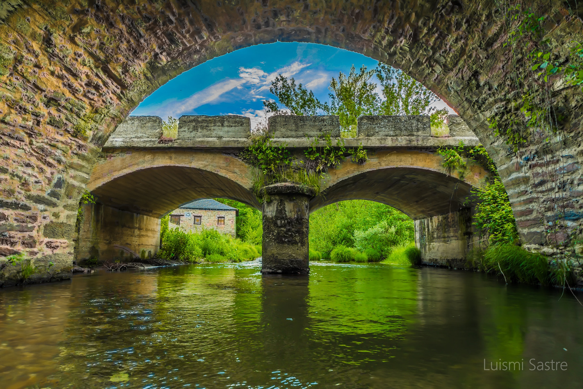 Sigma 8-16mm F4.5-5.6 DC HSM sample photo. Puente romano sobre el eria en truchas, (león) photography