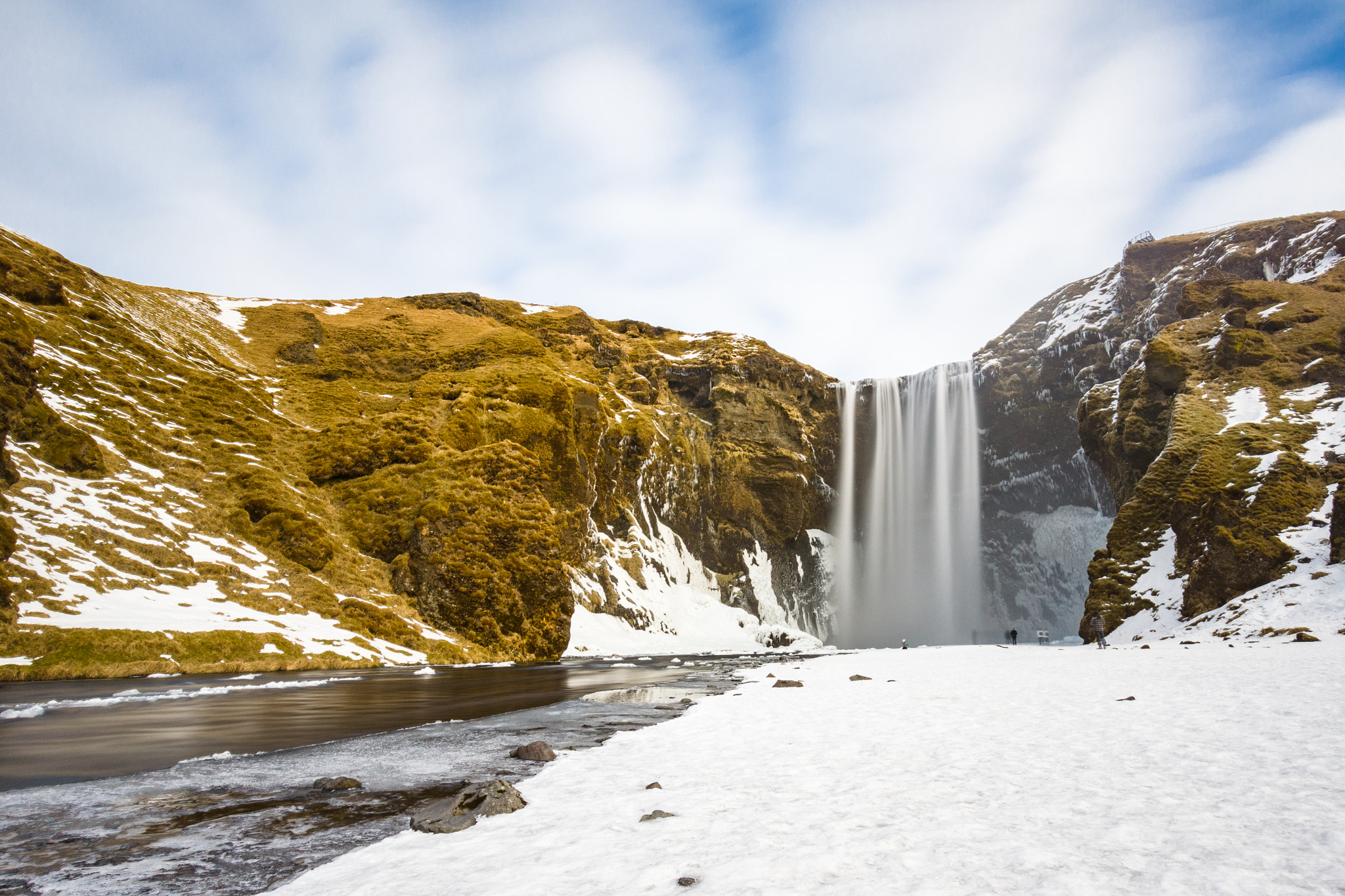 Sony SLT-A65 (SLT-A65V) + Sigma 10-20mm F3.5 EX DC HSM sample photo. Skógafoss in winter photography