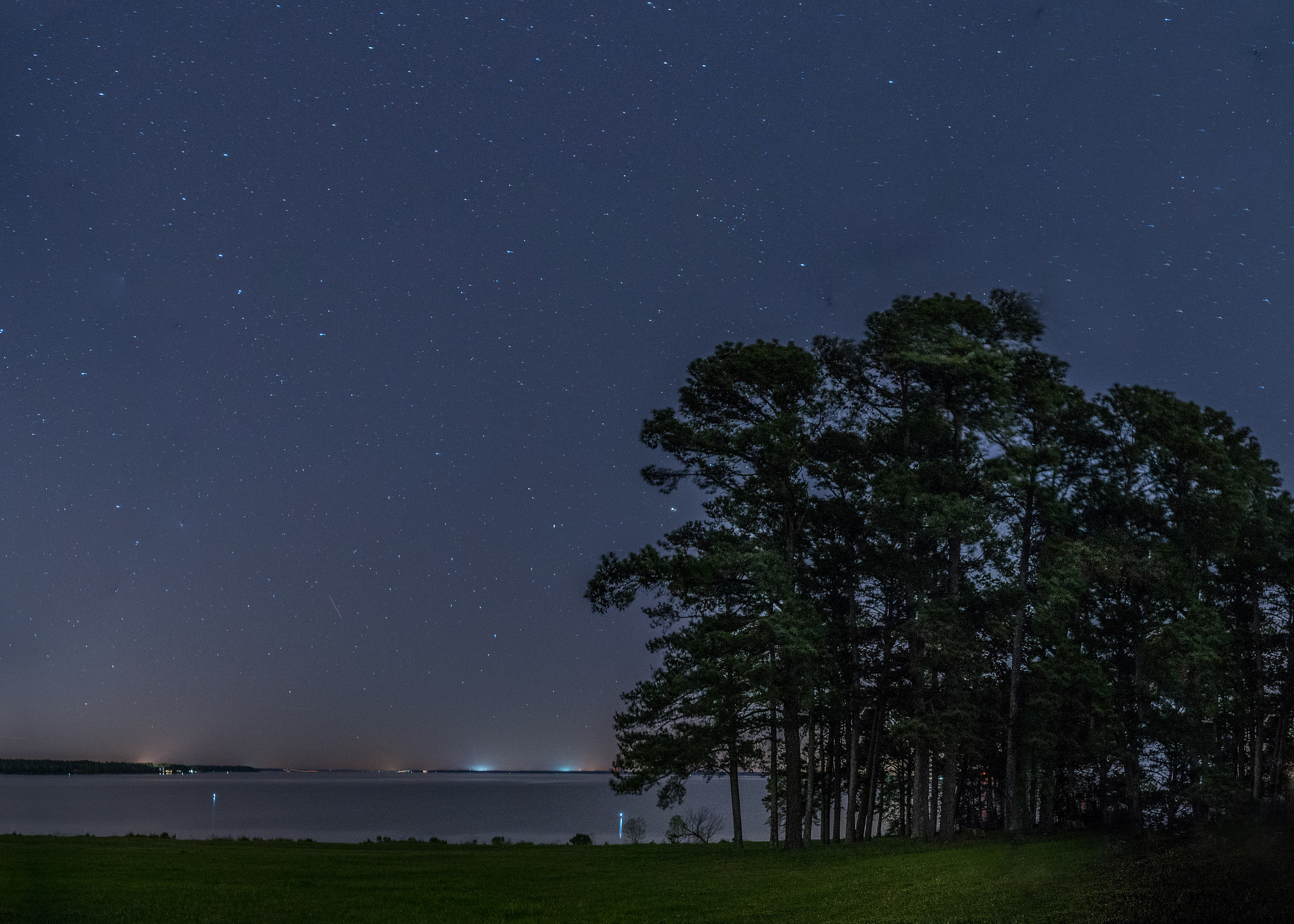 Sony a7 + Sony Vario-Tessar T* E 16-70mm F4 ZA OSS sample photo. Good night photography