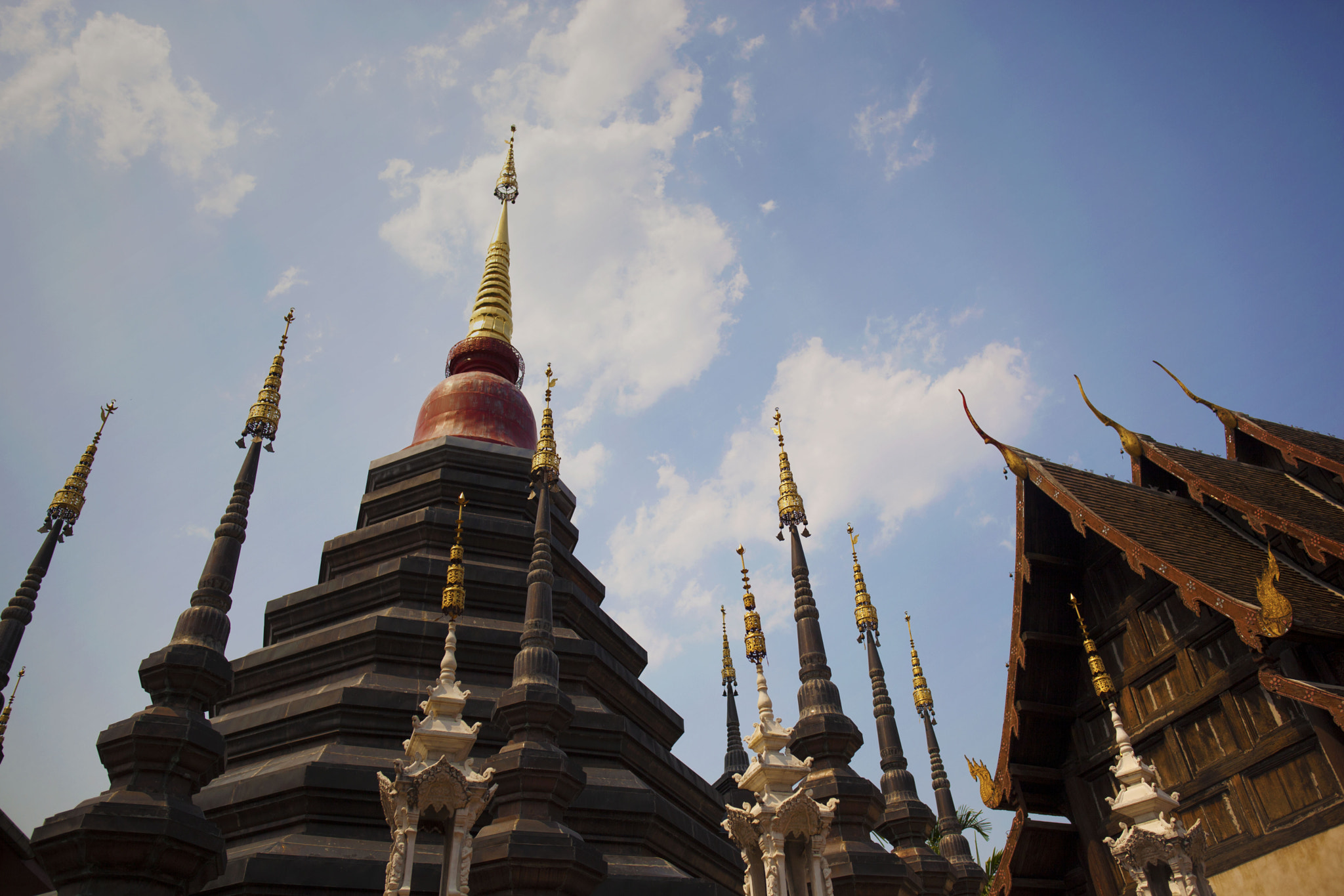 ZEISS Distagon T* 25mm F2 sample photo. Temple in chiang mai photography