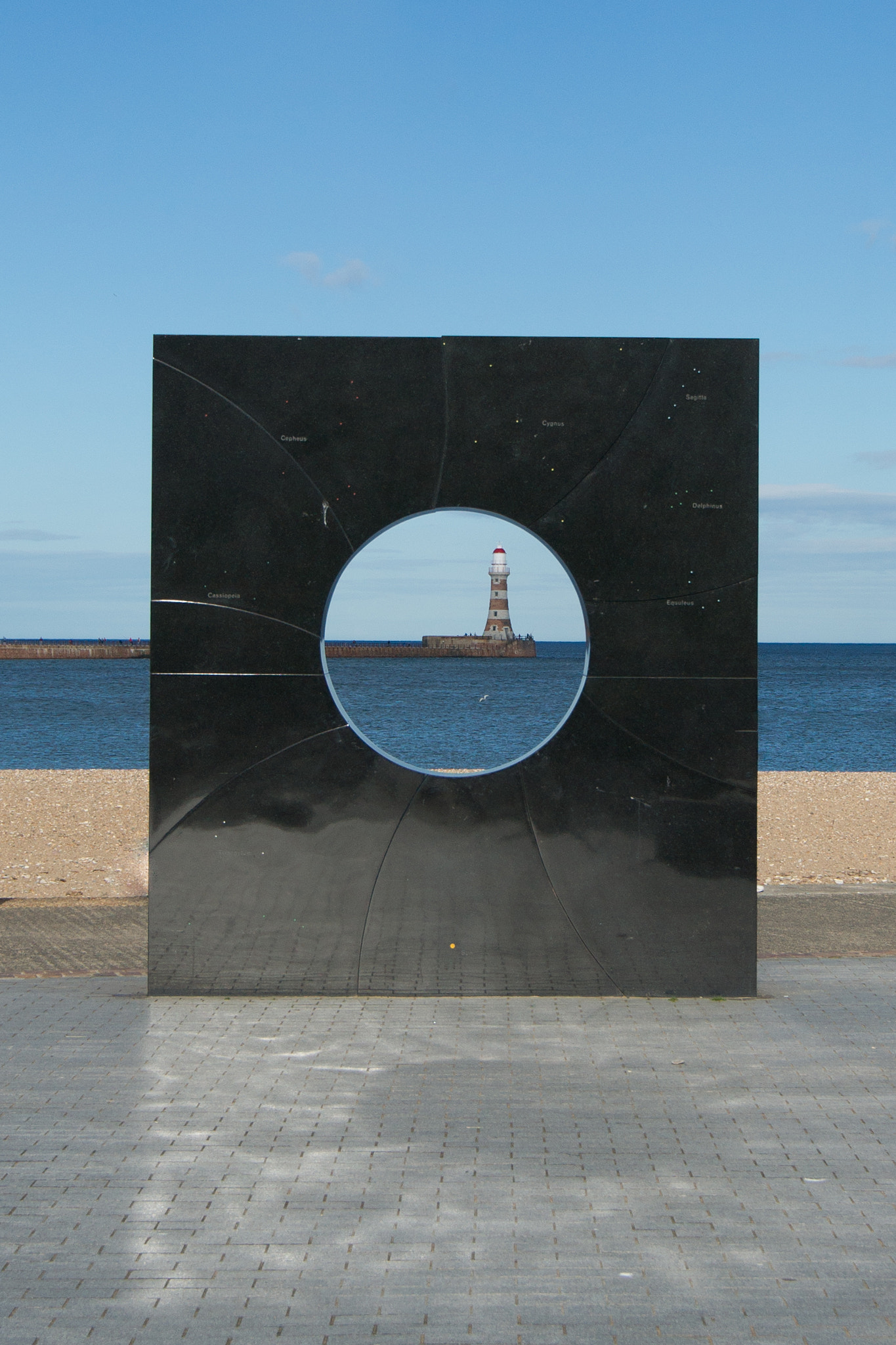 Sony Alpha DSLR-A850 + Minolta AF 17-35mm F2.8-4 (D) sample photo. Porthole out to sea photography