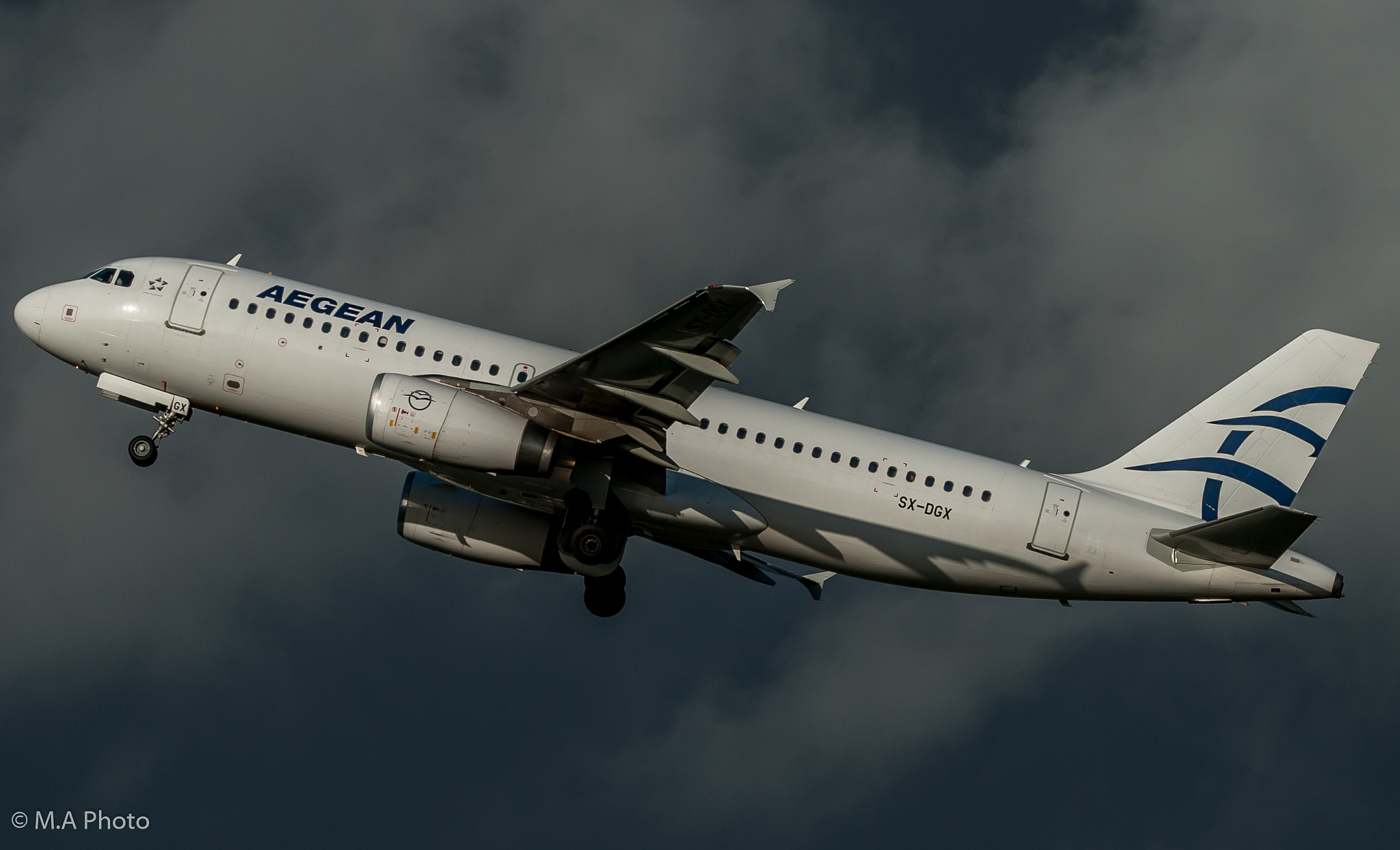 Sigma 150-600mm F5-6.3 DG OS HSM | C sample photo. Aegean @ stavanger airport, sola photography