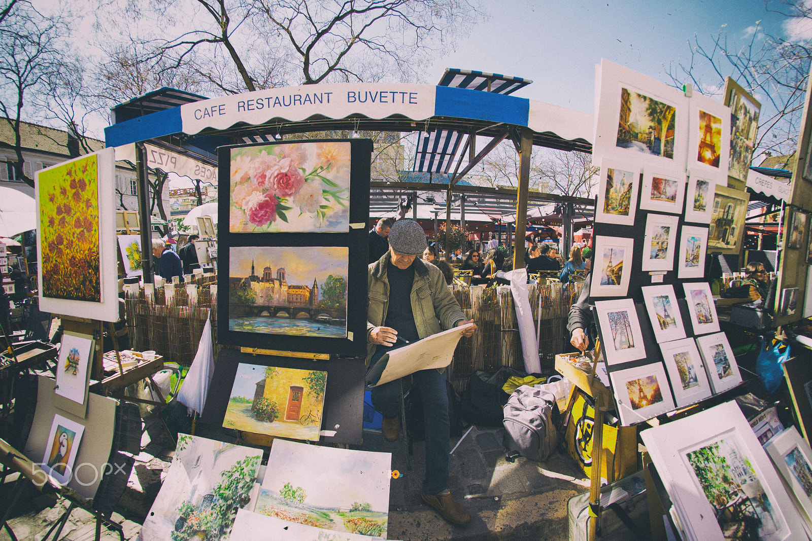 Nikon D600 + Nikon AF Fisheye-Nikkor 16mm F2.8D sample photo. A painter in montmartre hill - paris photography