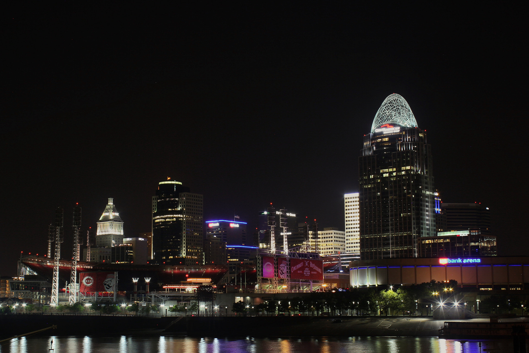 Canon EF-S 18-55mm F3.5-5.6 IS II sample photo. Cincinnati at night photography