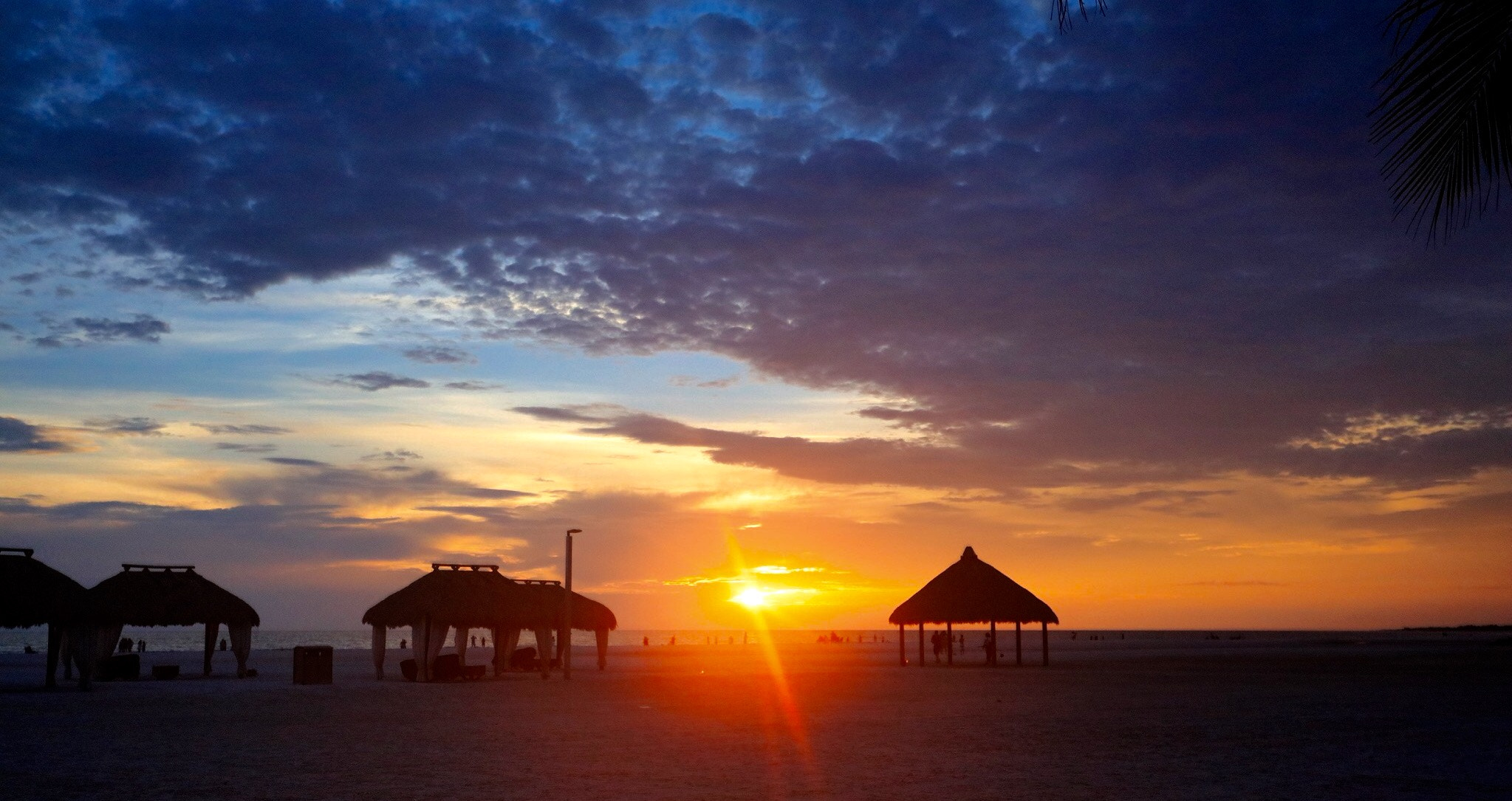 Canon EOS 5DS + Canon EF 16-35mm F4L IS USM sample photo. Beach huts photography