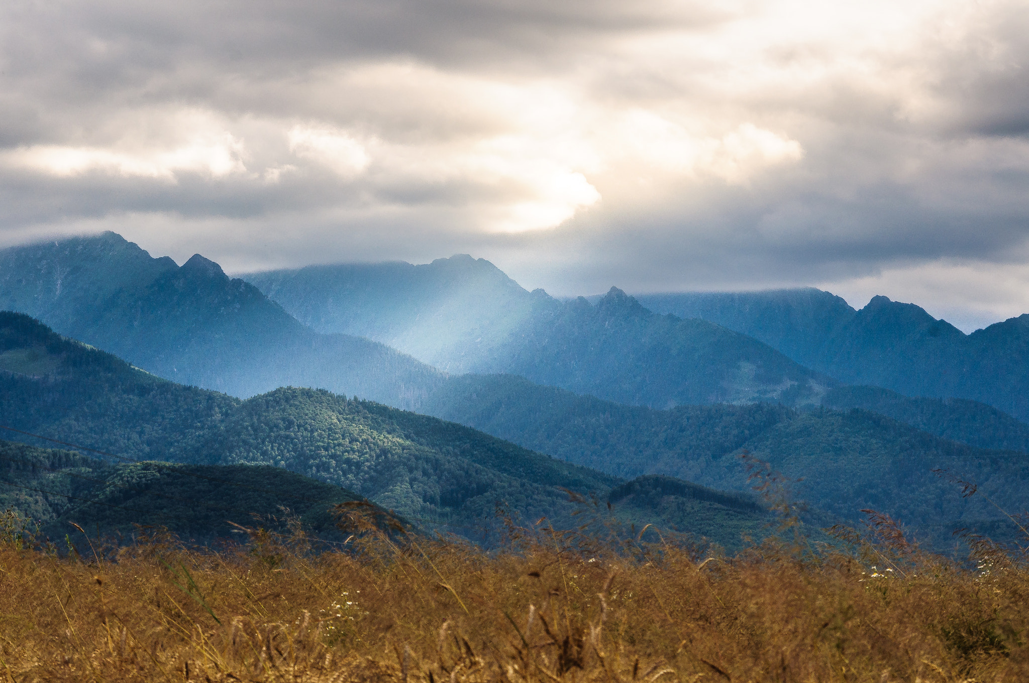 AF Zoom-Nikkor 35-105mm f/3.5-4.5 sample photo. Sunset in fagaras photography