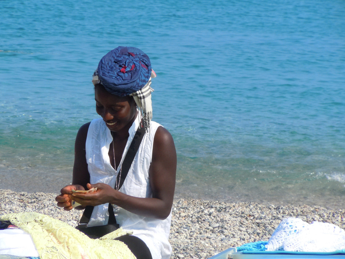 Nikon Coolpix S6000 sample photo. Saleswoman on the beach photography