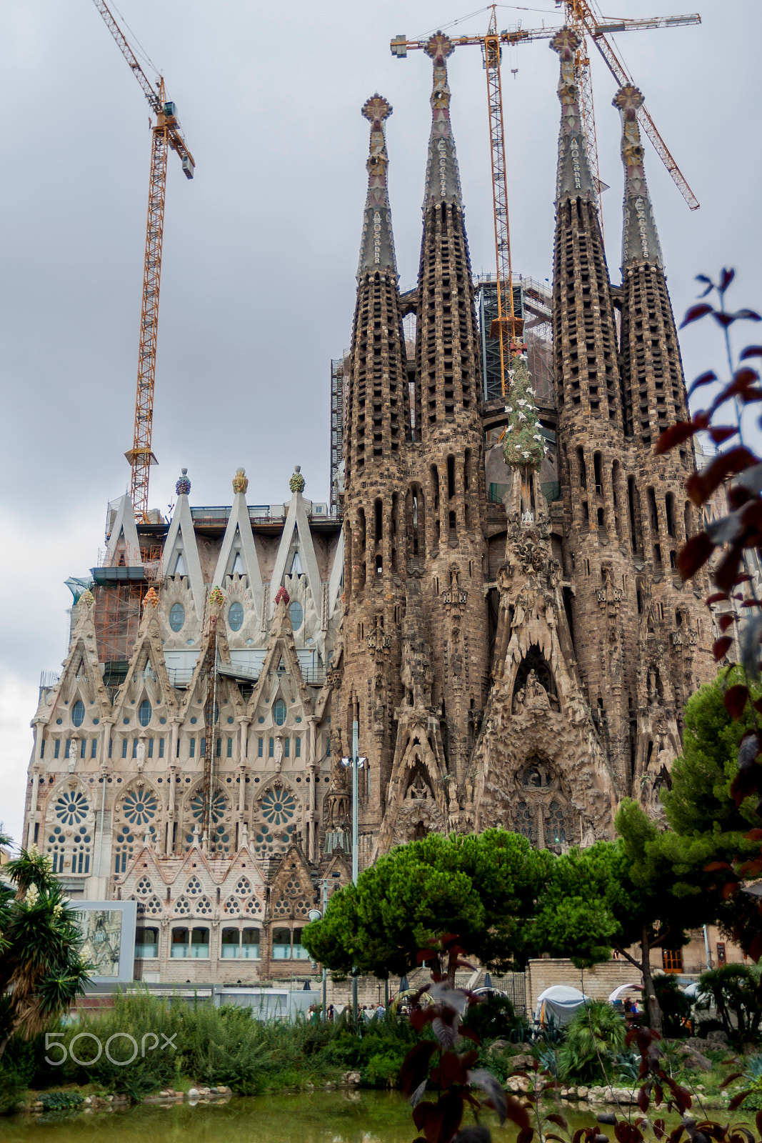 Canon EF 16-35mm F2.8L II USM sample photo. Barcelona gaudi photography