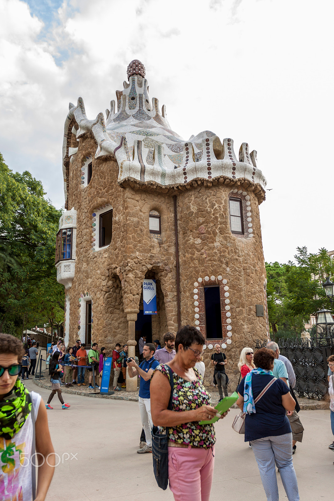 Canon EF 16-35mm F2.8L II USM sample photo. Barcelona gaudi photography