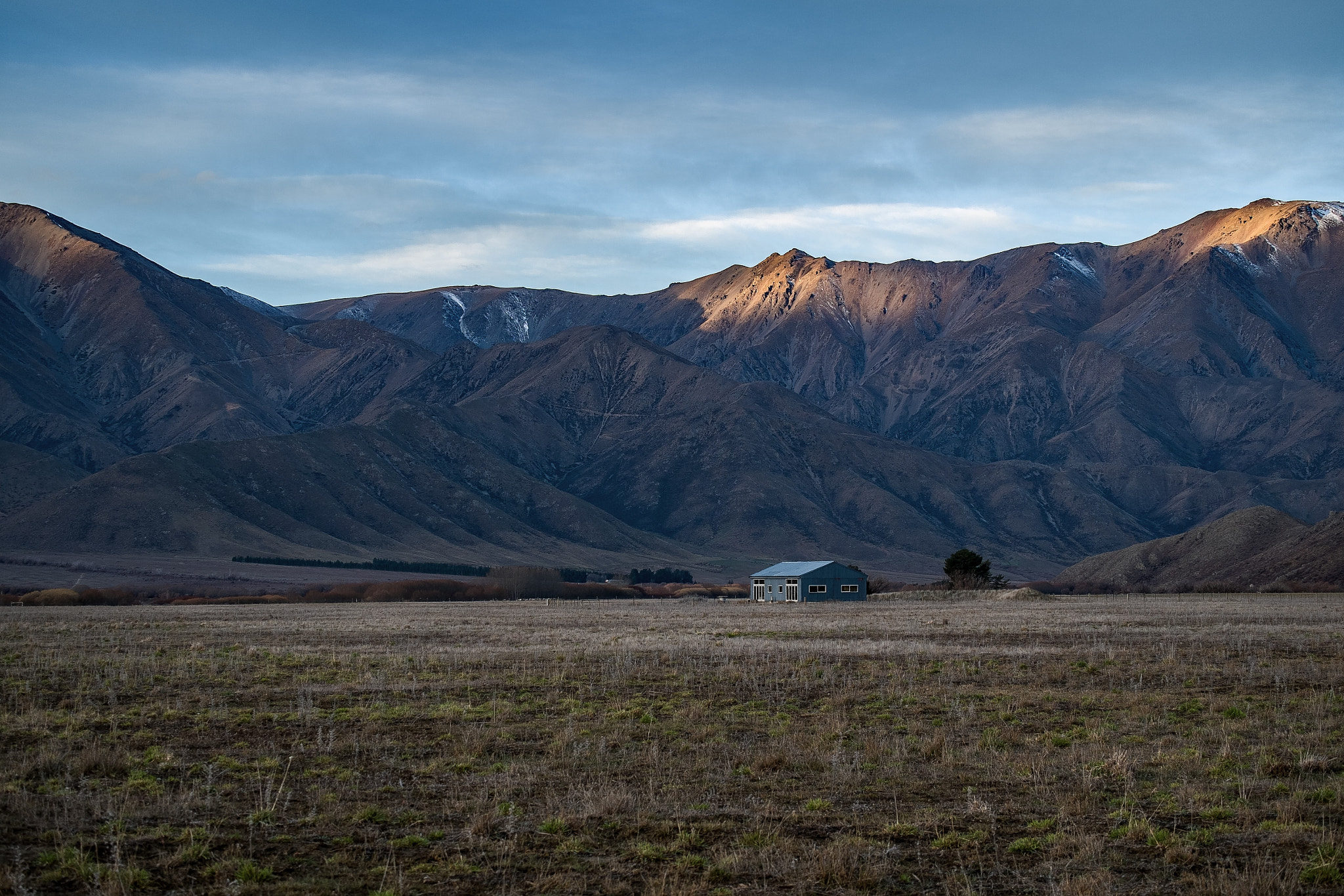 Fujifilm X-Pro1 + Fujifilm XC 50-230mm F4.5-6.7 OIS sample photo. A lonely house in south otago, new zealand photography