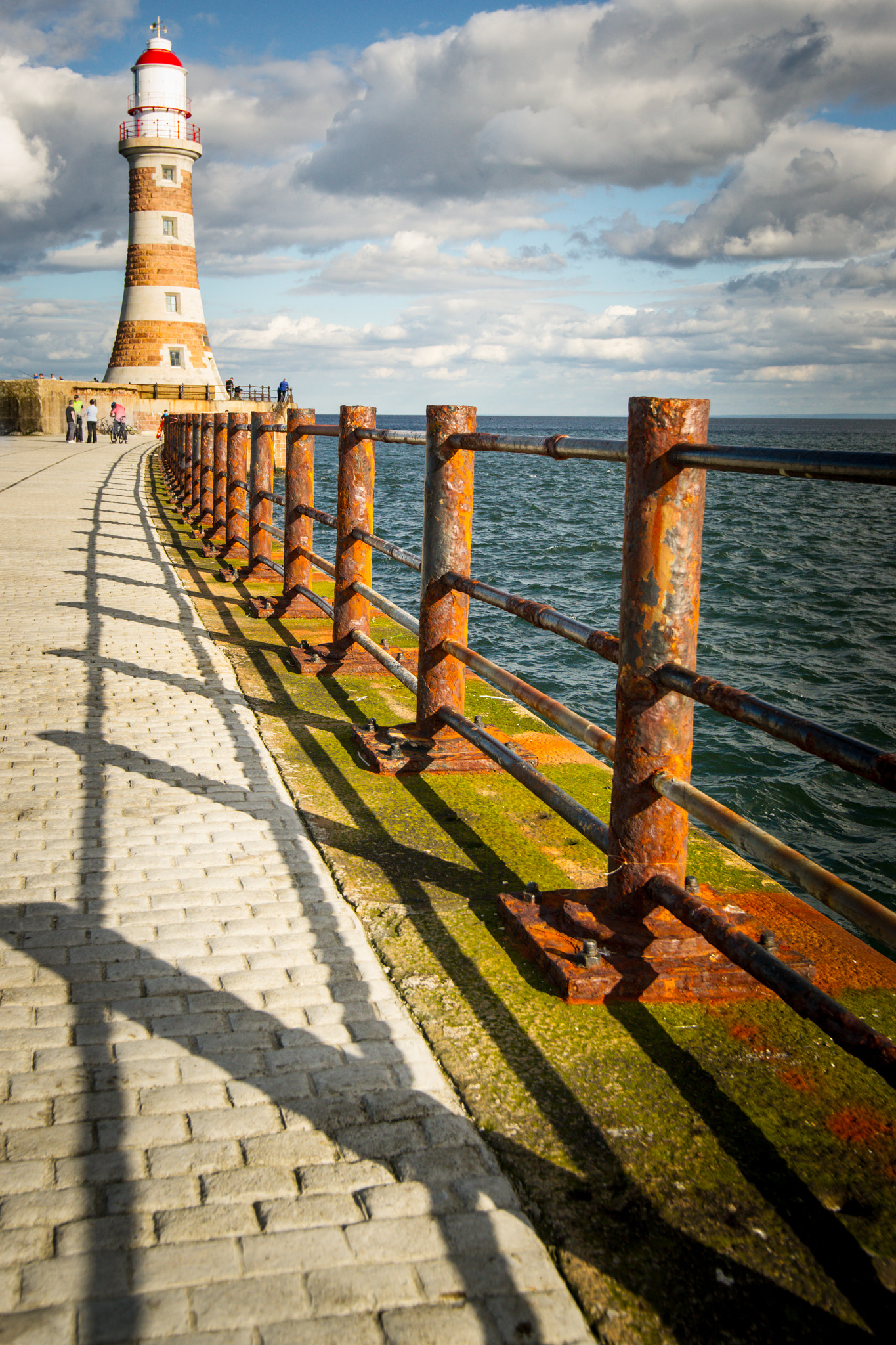 Sony Alpha DSLR-A850 + Minolta AF 17-35mm F2.8-4 (D) sample photo. Roker pier photography
