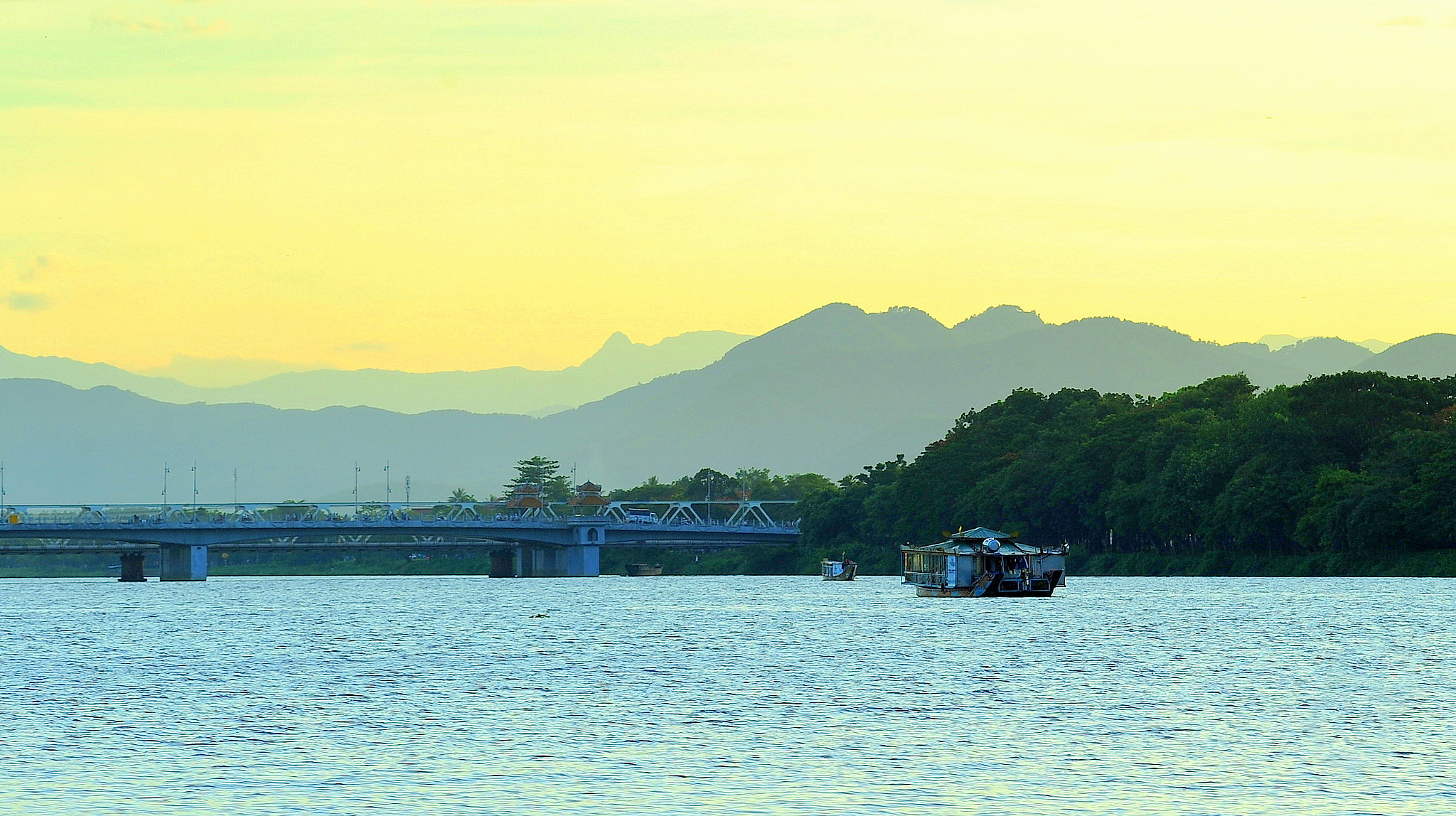 Nikon AF-Nikkor 80-200mm F2.8D ED sample photo. Dusk photography