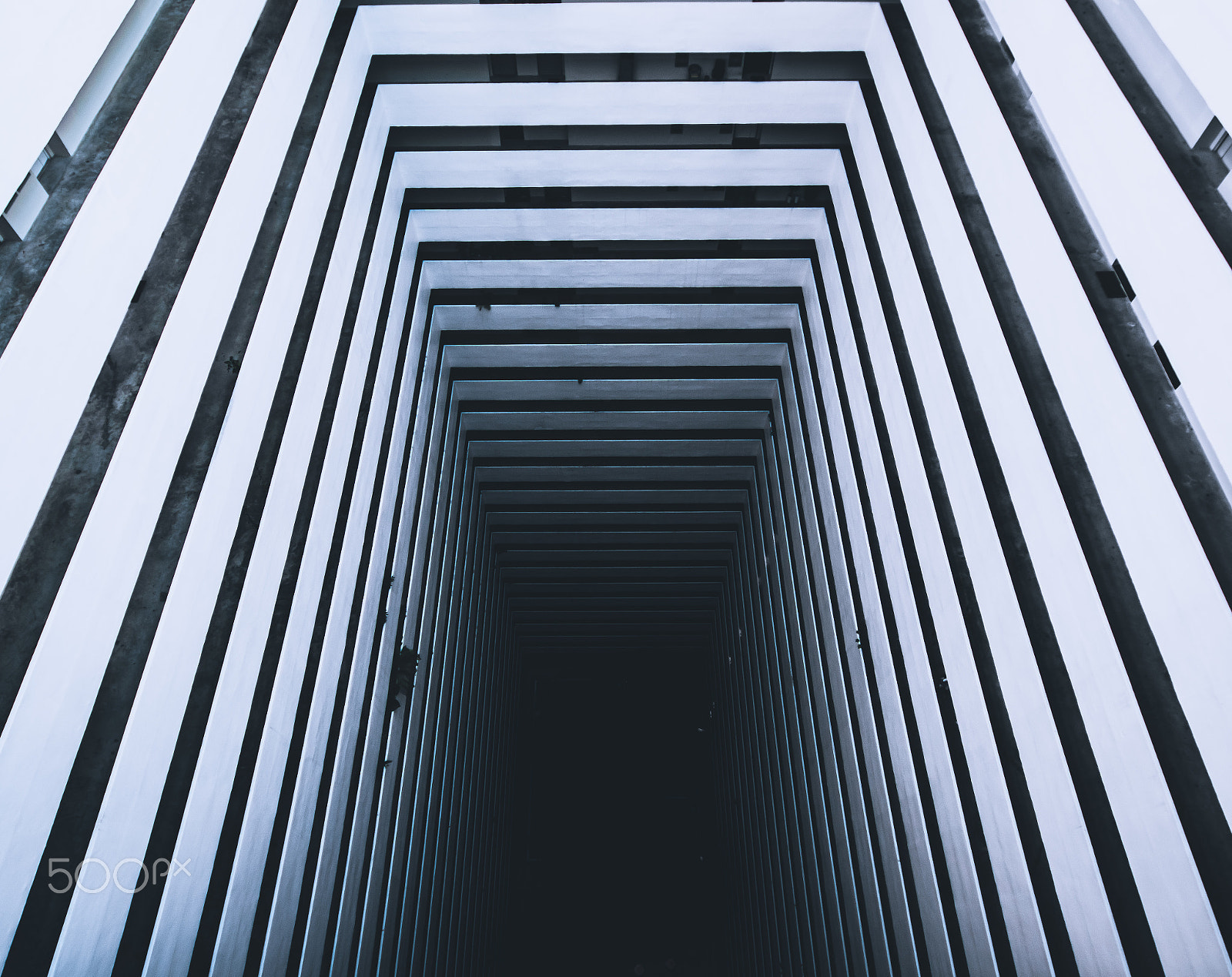 Sigma 12-24mm F4.5-5.6 EX DG Aspherical HSM sample photo. Symmetrical photography