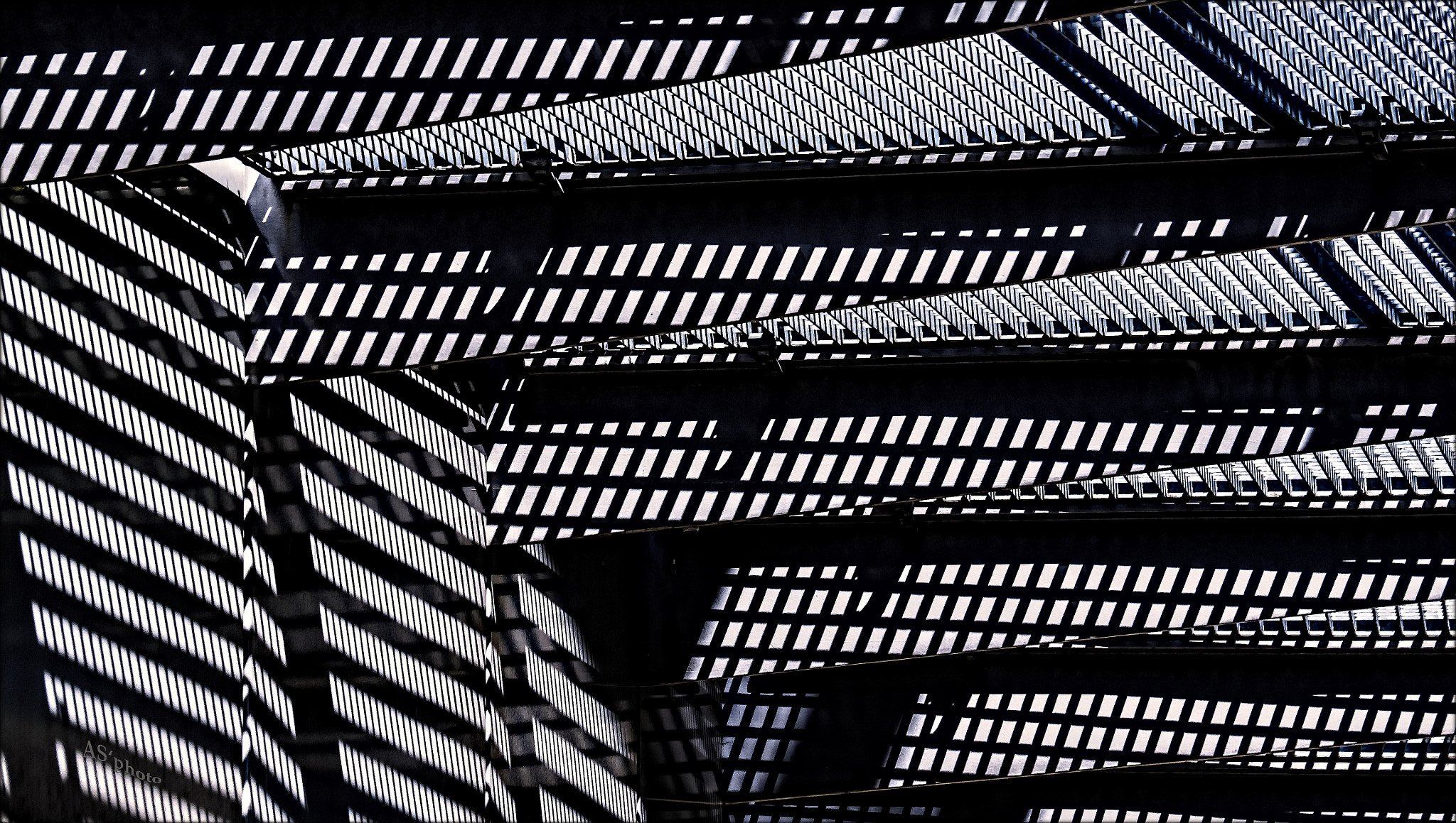 Olympus Zuiko Digital ED 40-150mm F4.0-5.6 sample photo. Architectural pattern photography