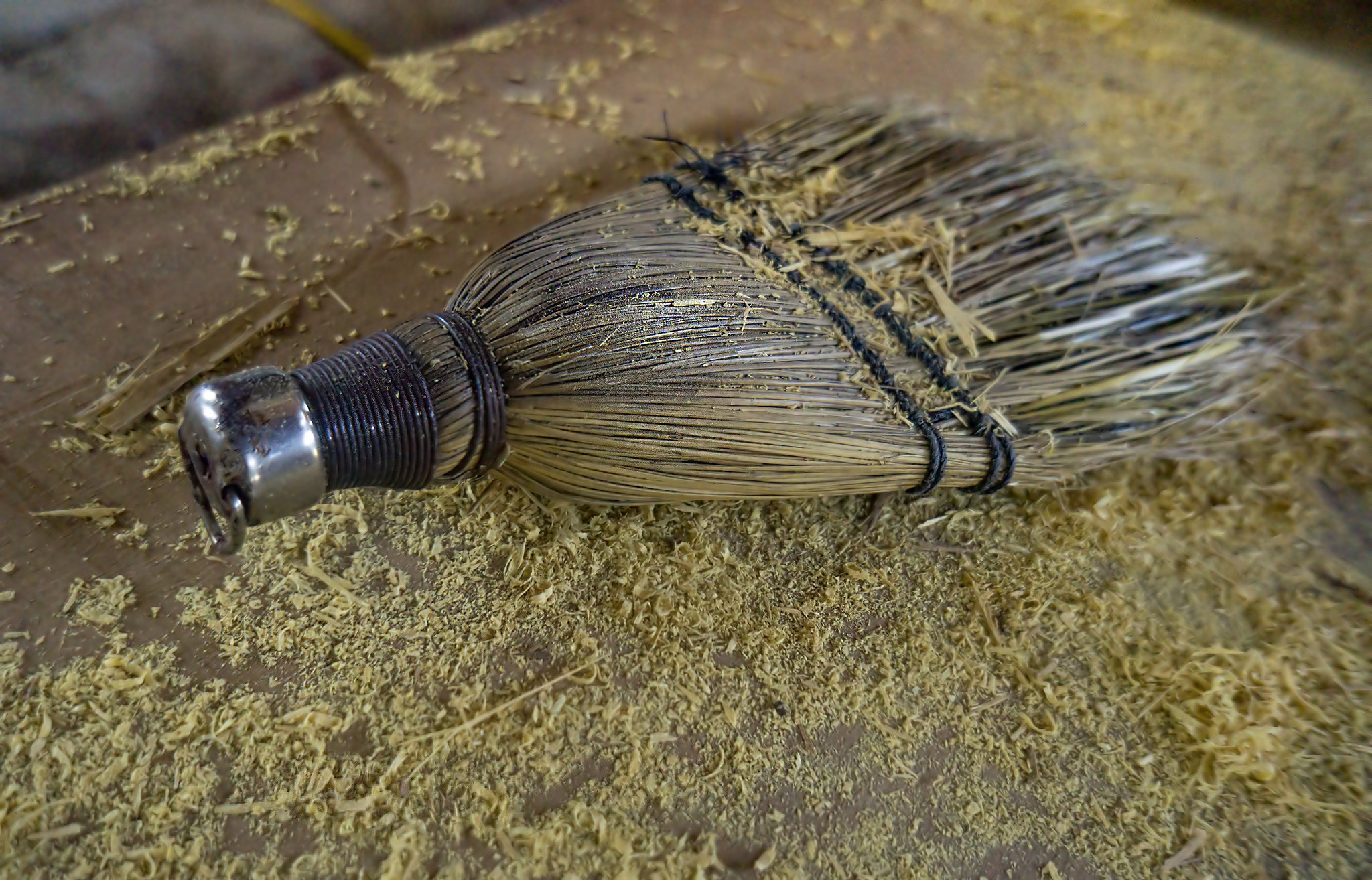 Sony Alpha NEX-7 + Sony E 16mm F2.8 sample photo. Brush in shop photography