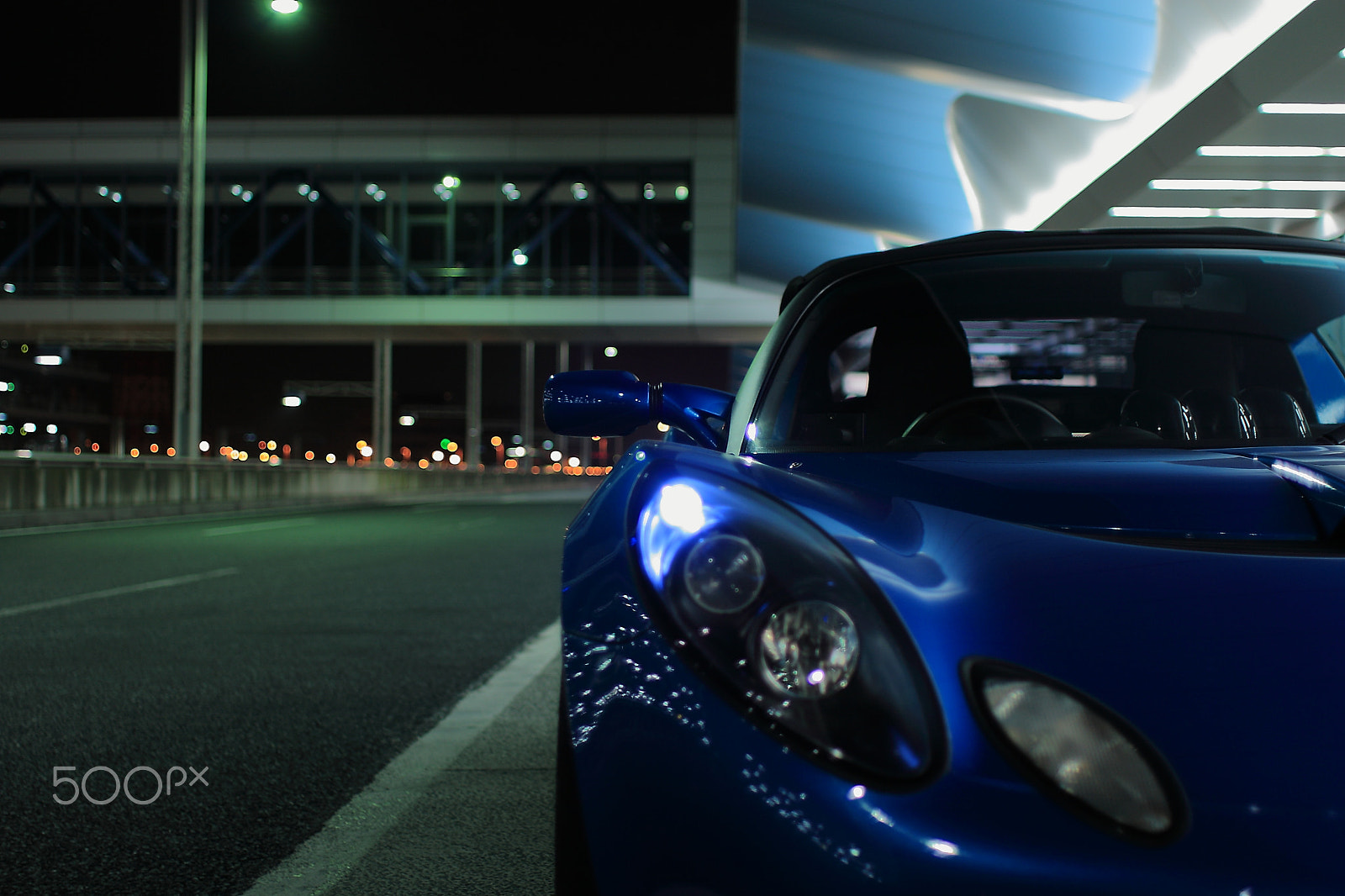 Canon EF 28mm F1.8 USM sample photo. Waiting photography