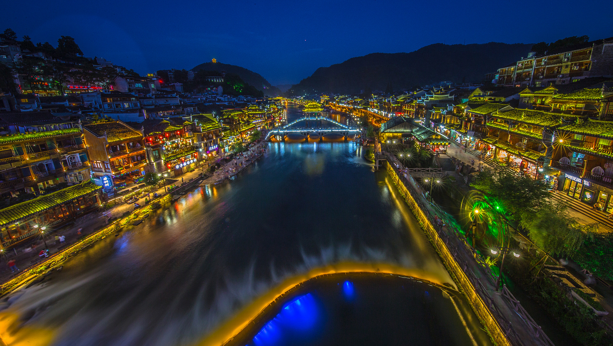 Canon EF 11-24mm F4L USM sample photo. Fenghuang  old  town photography