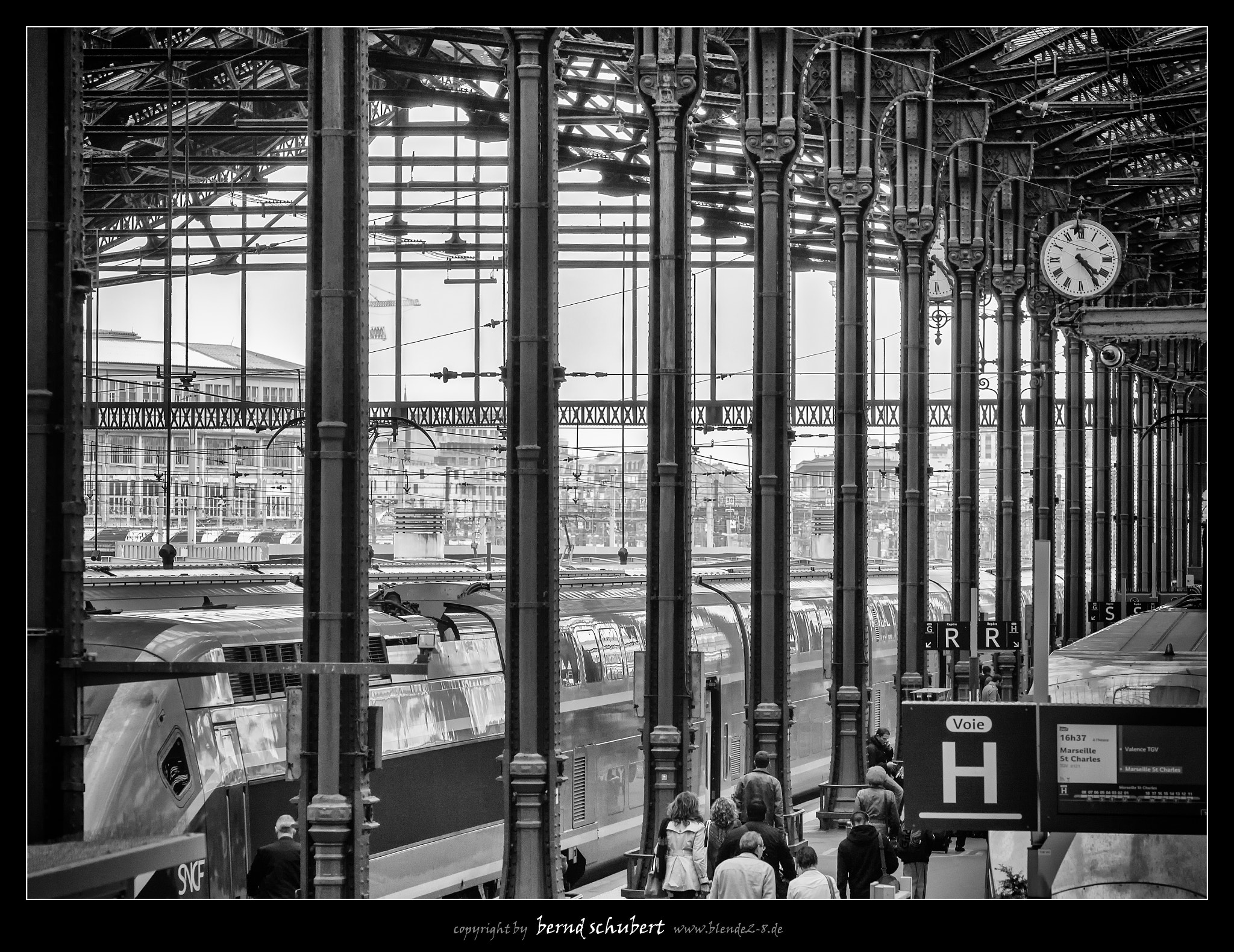 Panasonic Lumix G X Vario 35-100mm F2.8 OIS sample photo. Gare de lyon / paris photography