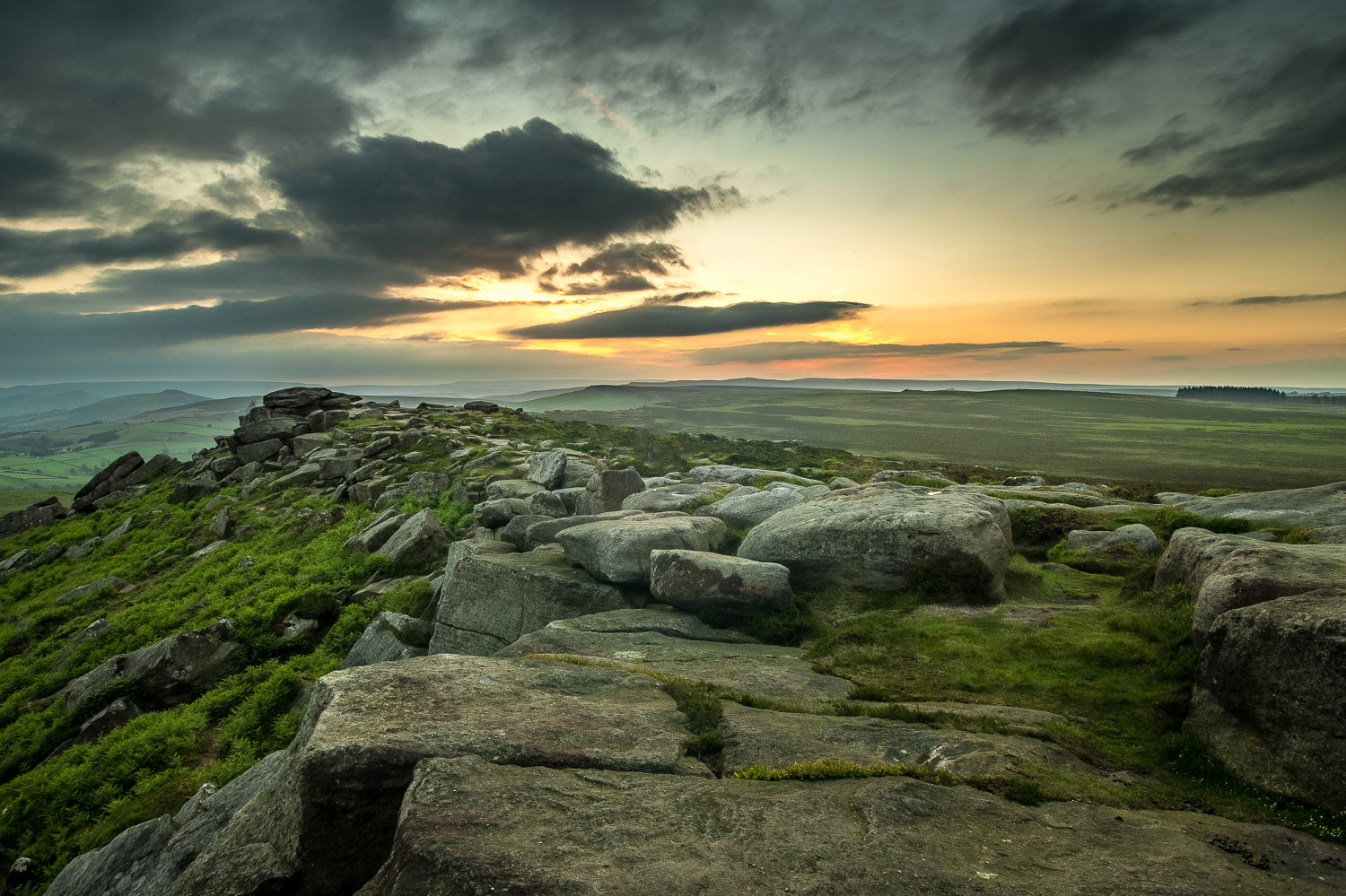 Nikon D610 + Sigma 17-35mm F2.8-4 EX Aspherical sample photo. Stanage edge rocks photography