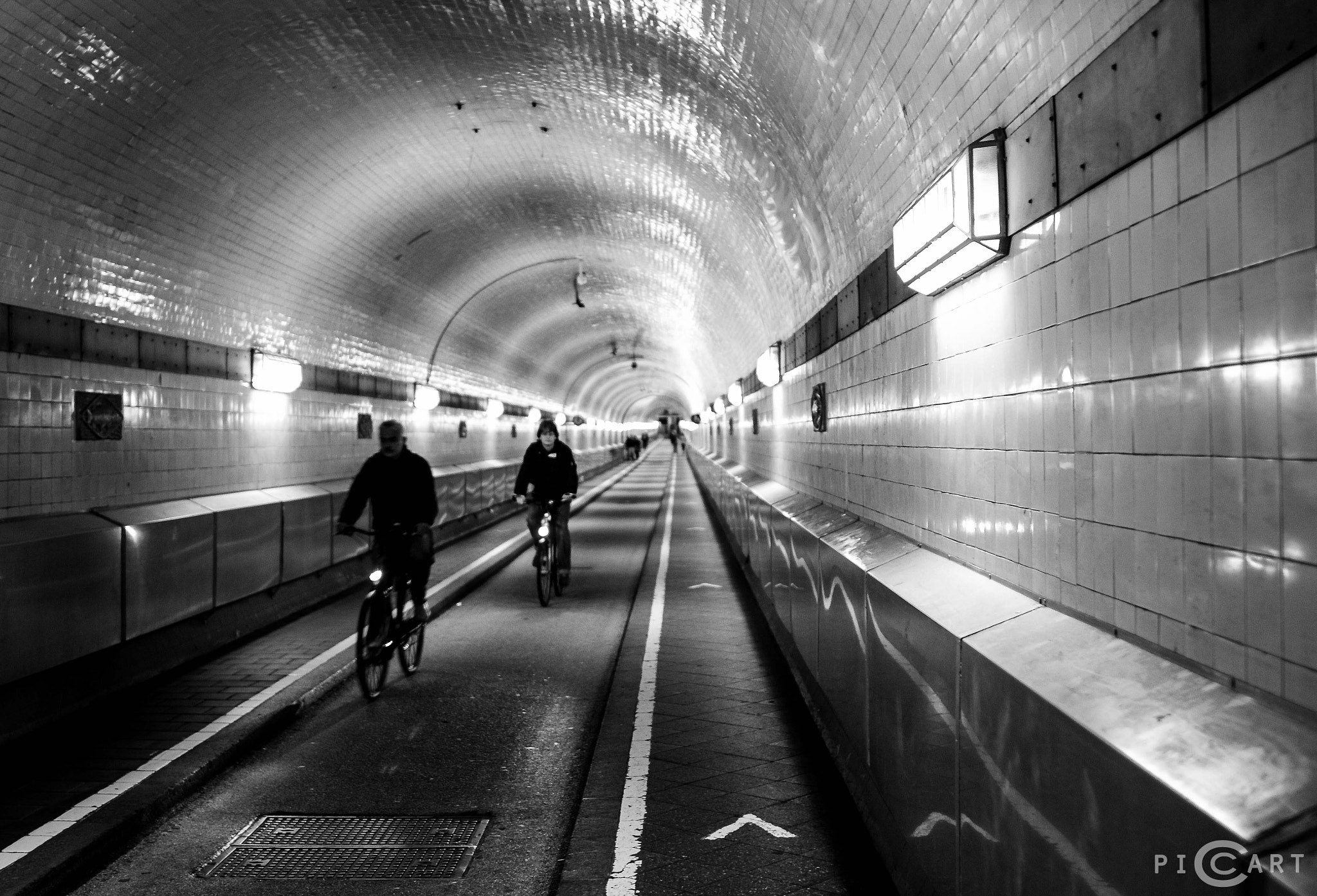 Sigma 24mm F1.4 DG HSM Art sample photo. Alter elbtunnel hamburg photography