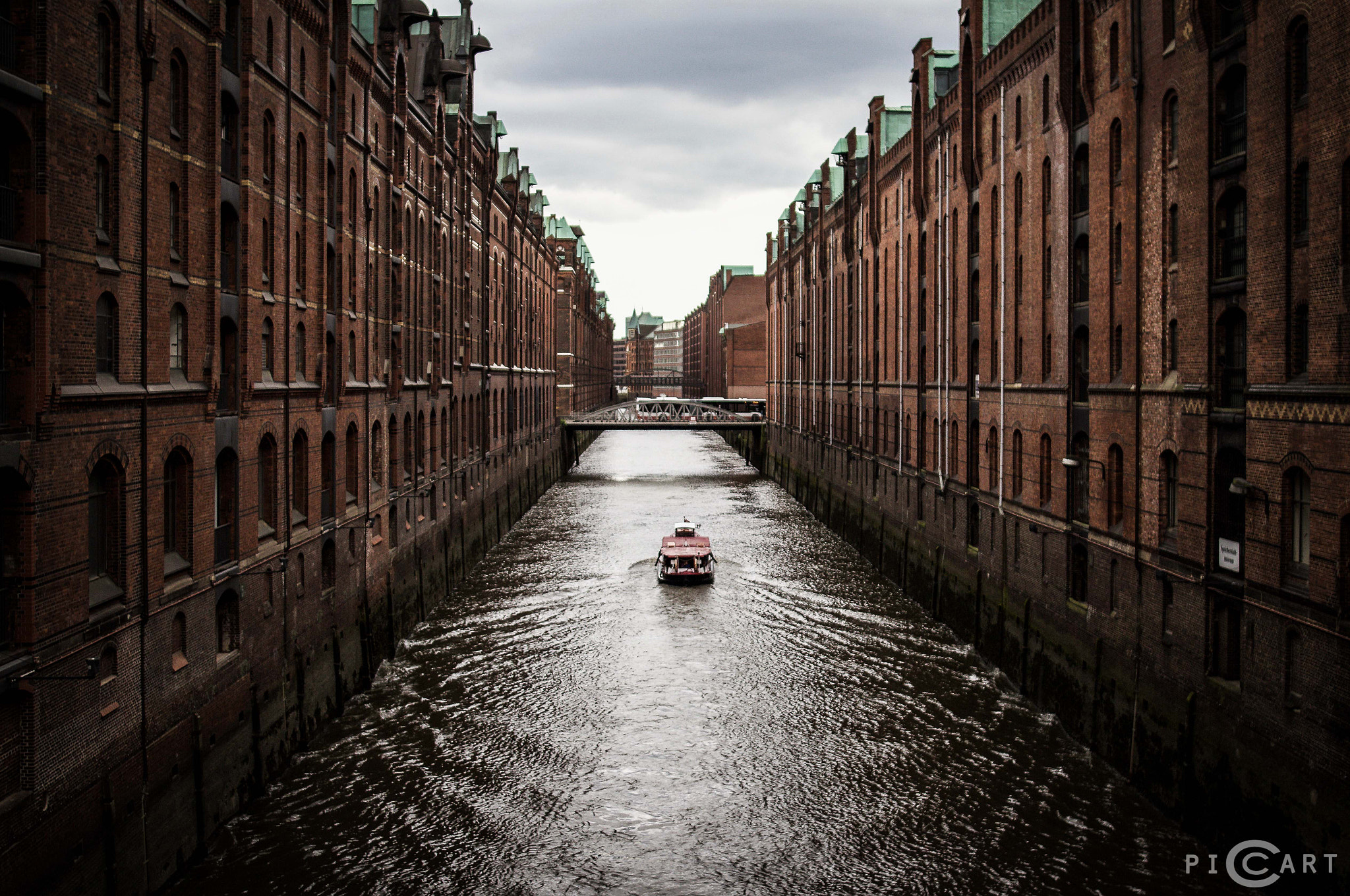Sigma 24mm F1.4 DG HSM Art sample photo. Speicherstadt hamburg photography