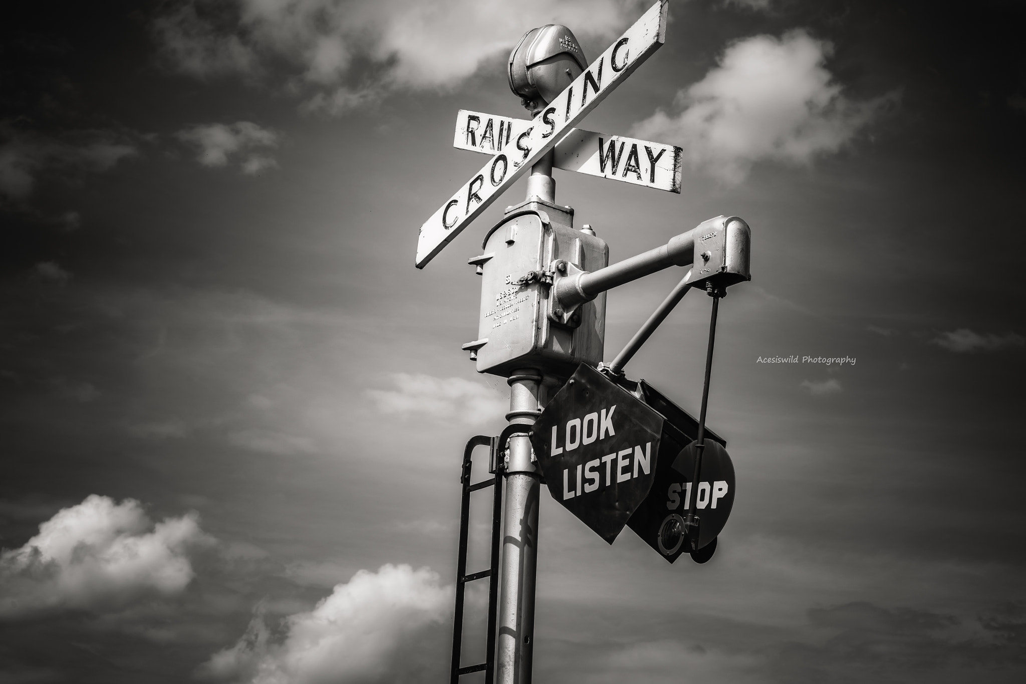 Fujifilm X-A1 + Fujifilm XC 50-230mm F4.5-6.7 OIS sample photo. Railway crossing photography