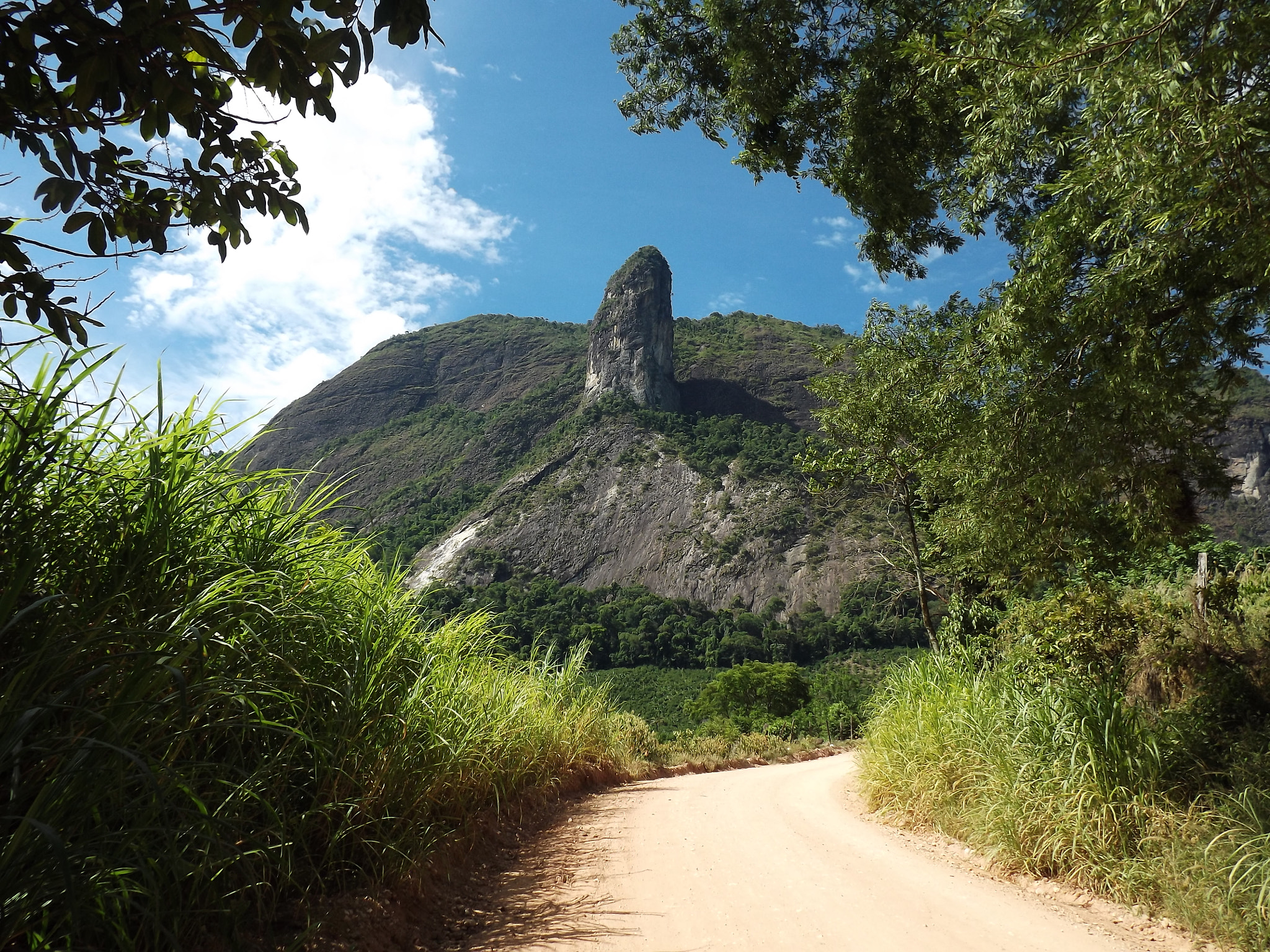 Fujifilm FinePix S3300 sample photo. Pedra do dedo - castelo es photography