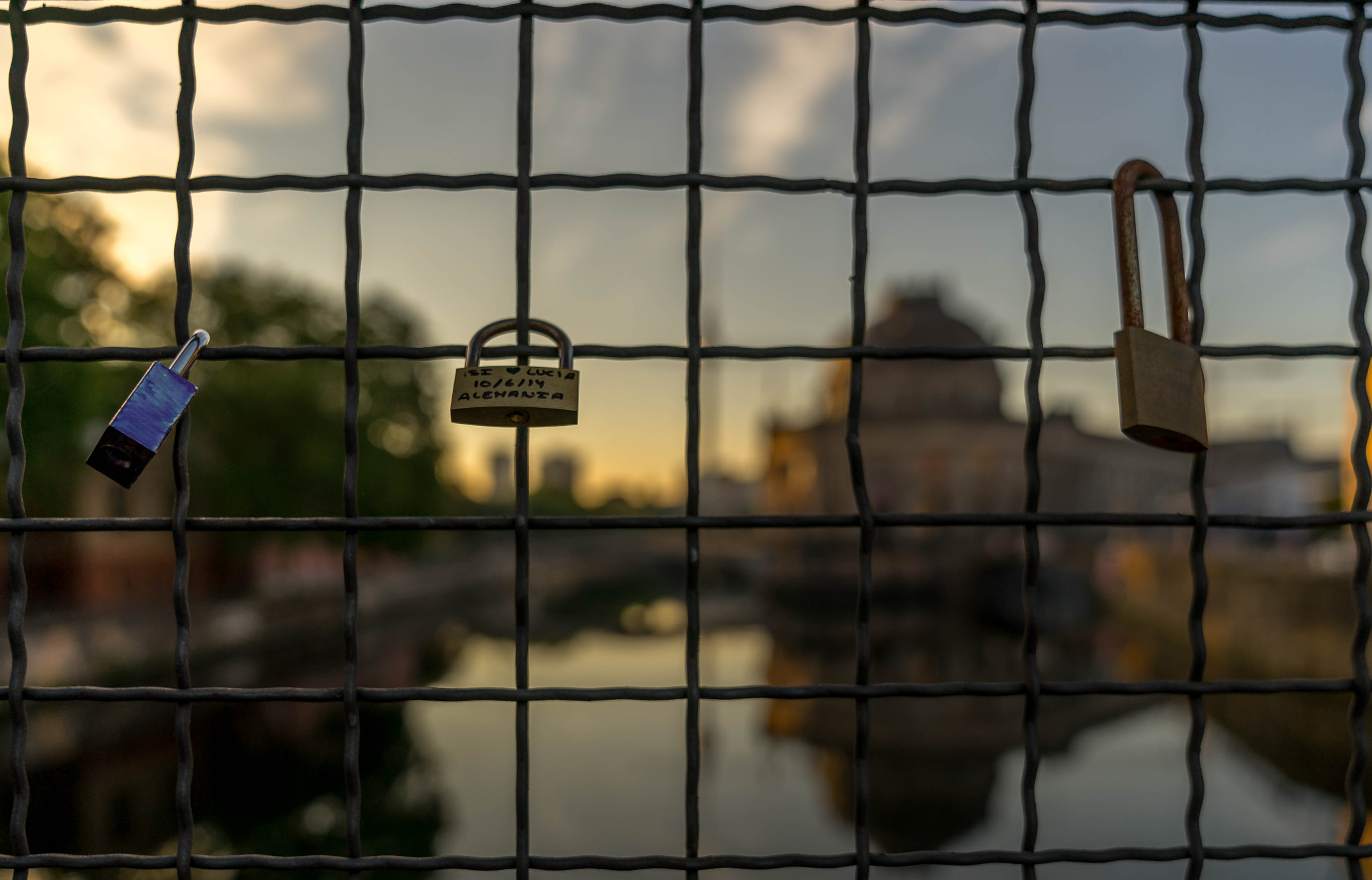 Sony FE 24-70mm F2.8 GM sample photo. Love locks at sunrise in berlin photography