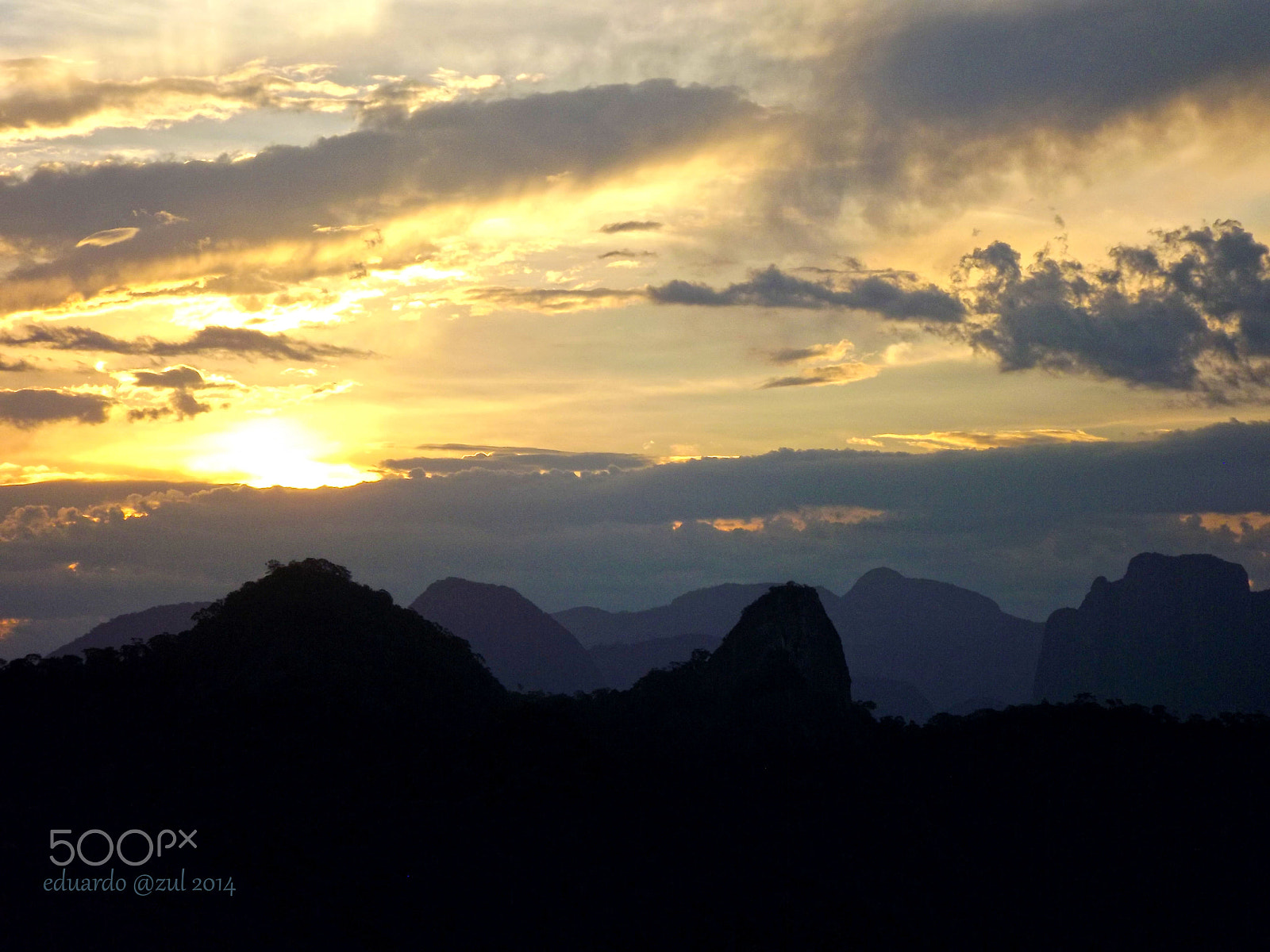 Fujifilm FinePix S3300 sample photo. Por do sol visto do morro do niterói castelo es photography