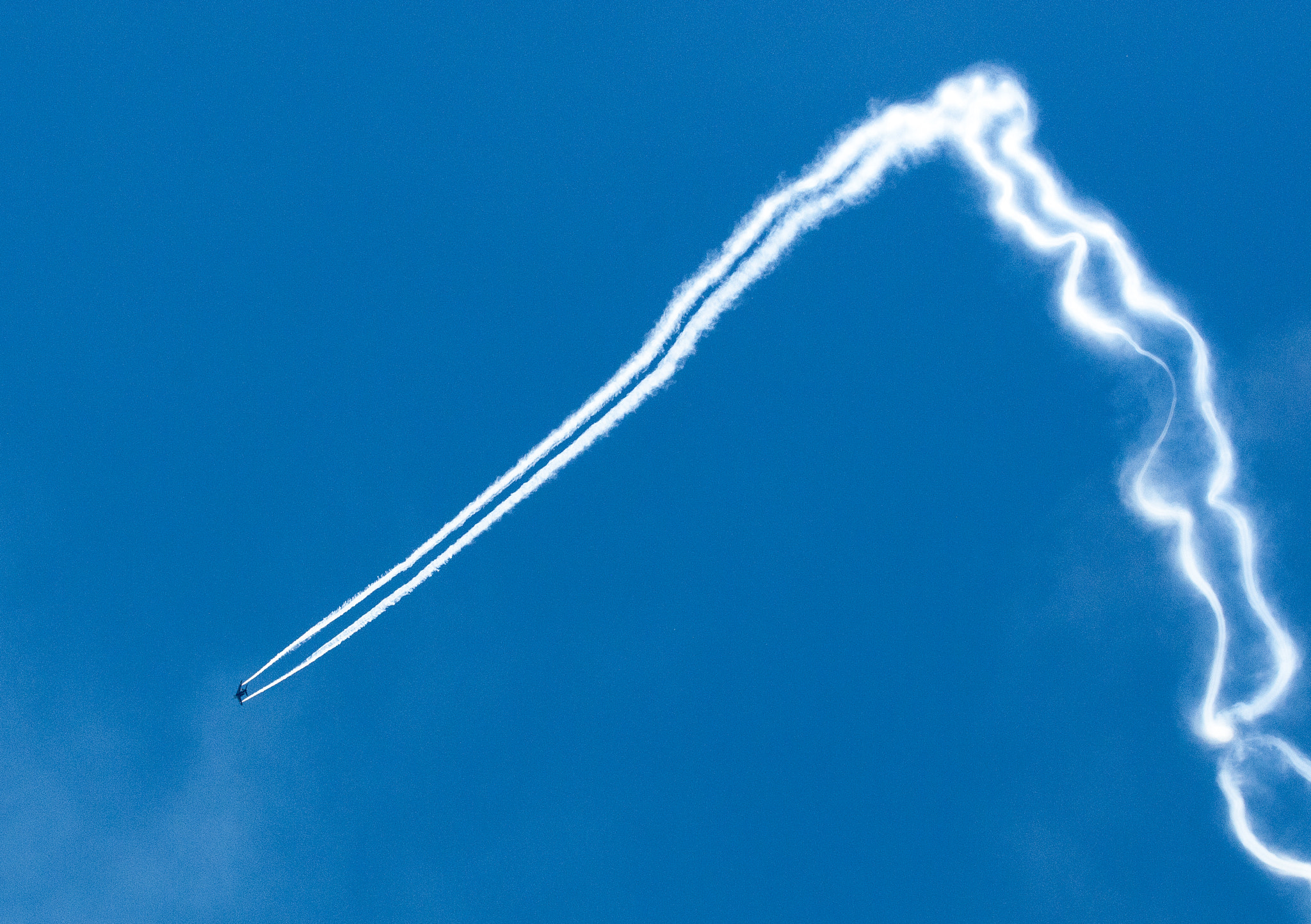 AF-S Zoom-Nikkor 80-200mm f/2.8D IF-ED sample photo. Alpha jet smoke rings photography
