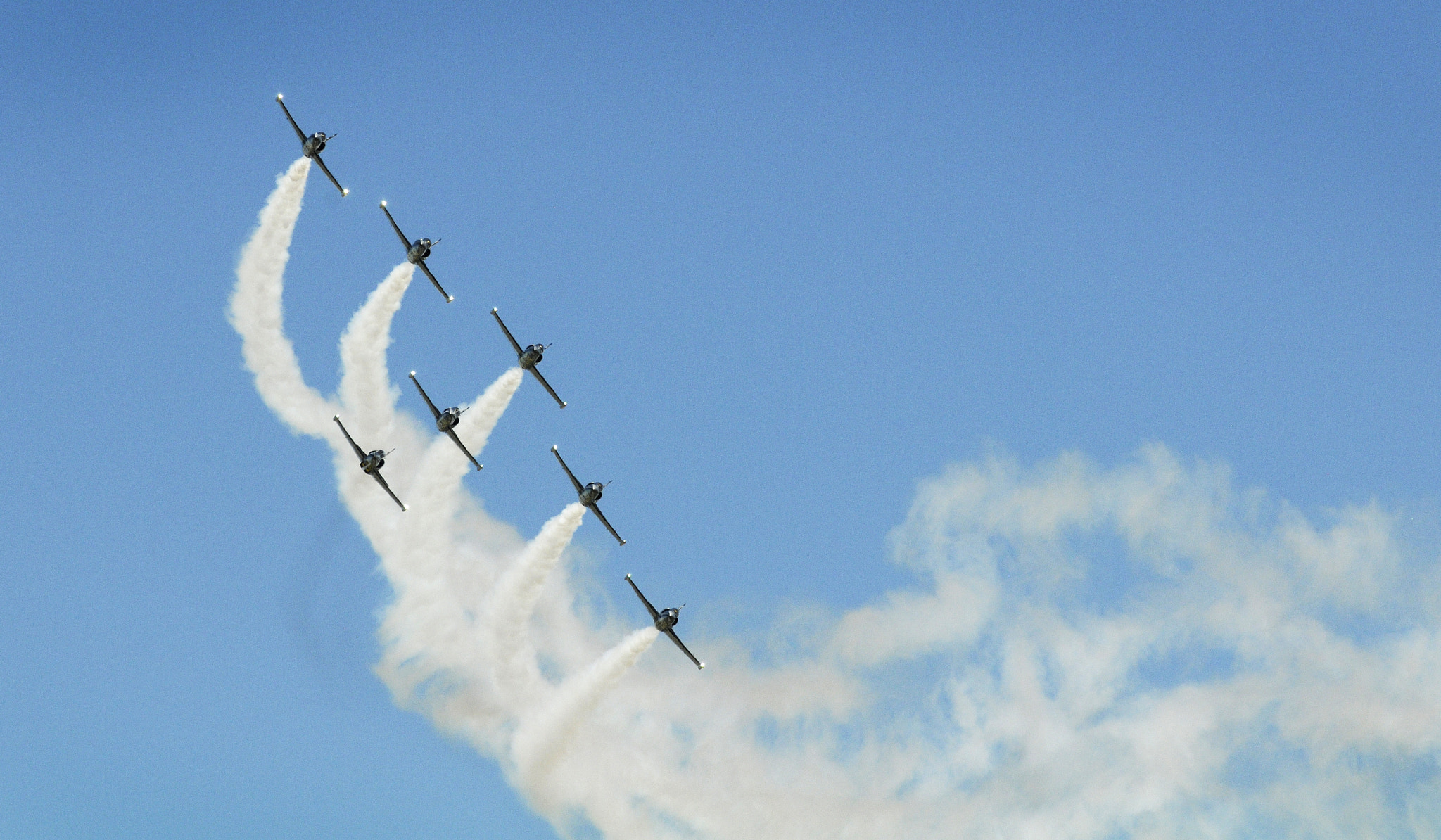 AF-S Zoom-Nikkor 80-200mm f/2.8D IF-ED sample photo. Precision flying from breitling jet team photography