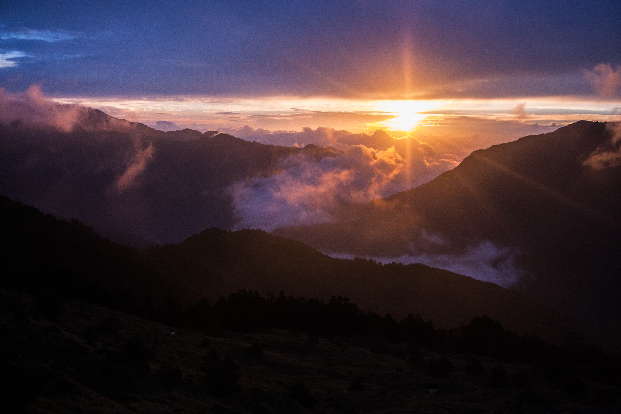 Canon EOS 40D + Sigma 18-50mm f/2.8 Macro sample photo. Taroko sunrise photography