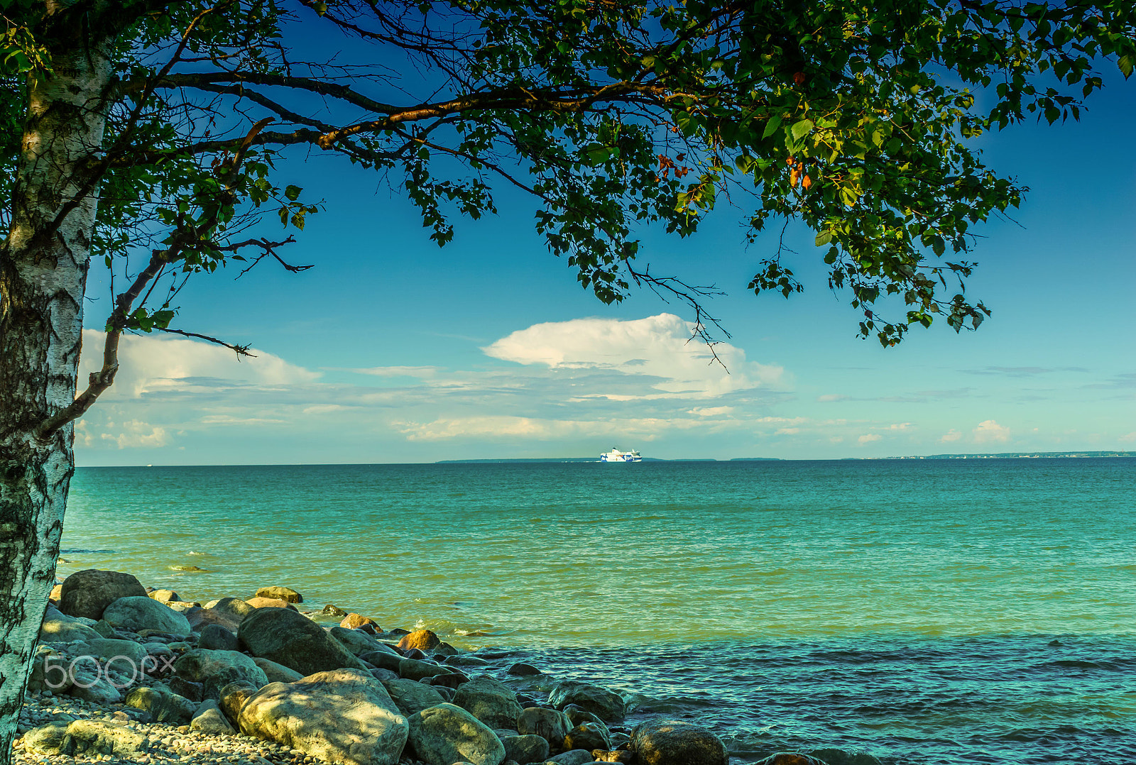 Sony a6000 + Sony FE 28-70mm F3.5-5.6 OSS sample photo. Pikakari beach photography