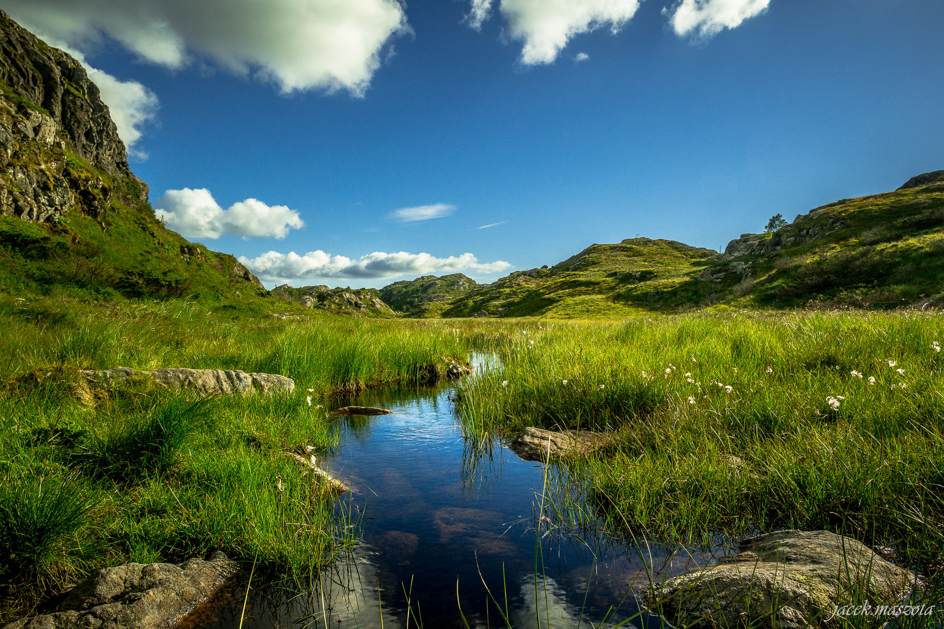 Samsung NX300M + Samsung NX 16mm F2.4 Pancake sample photo. River photography