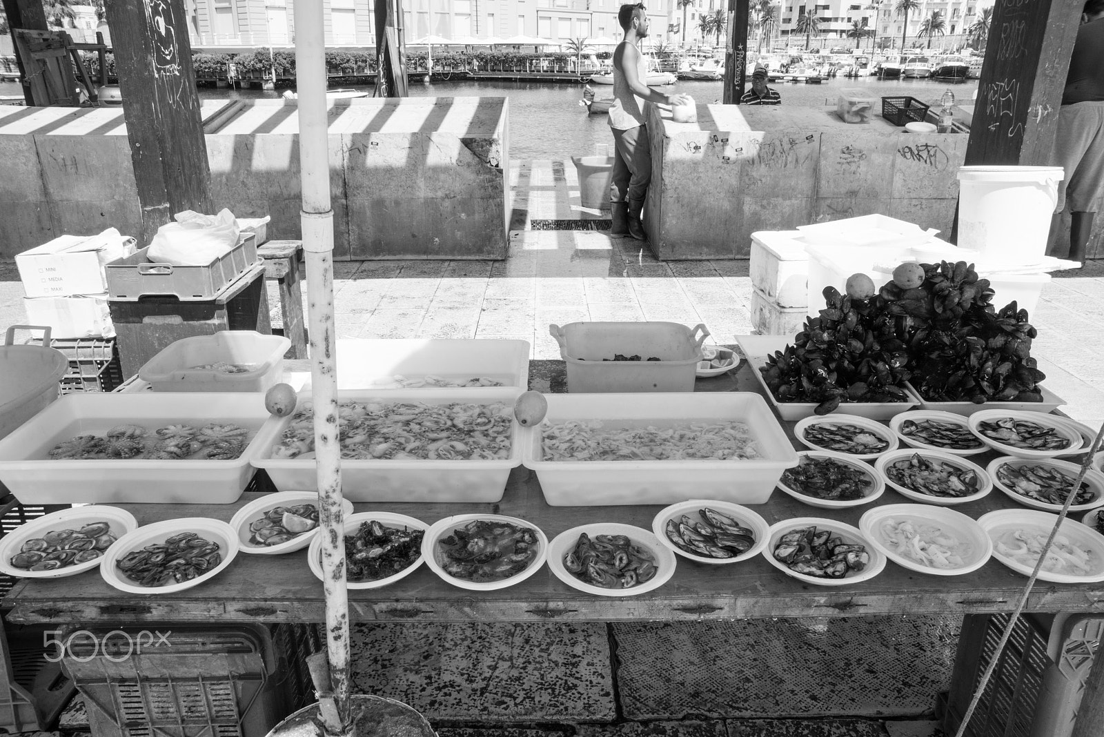 Nikon AF Nikkor 24-85mm F2.8-4D IF sample photo. Bari in bianco e nero photography