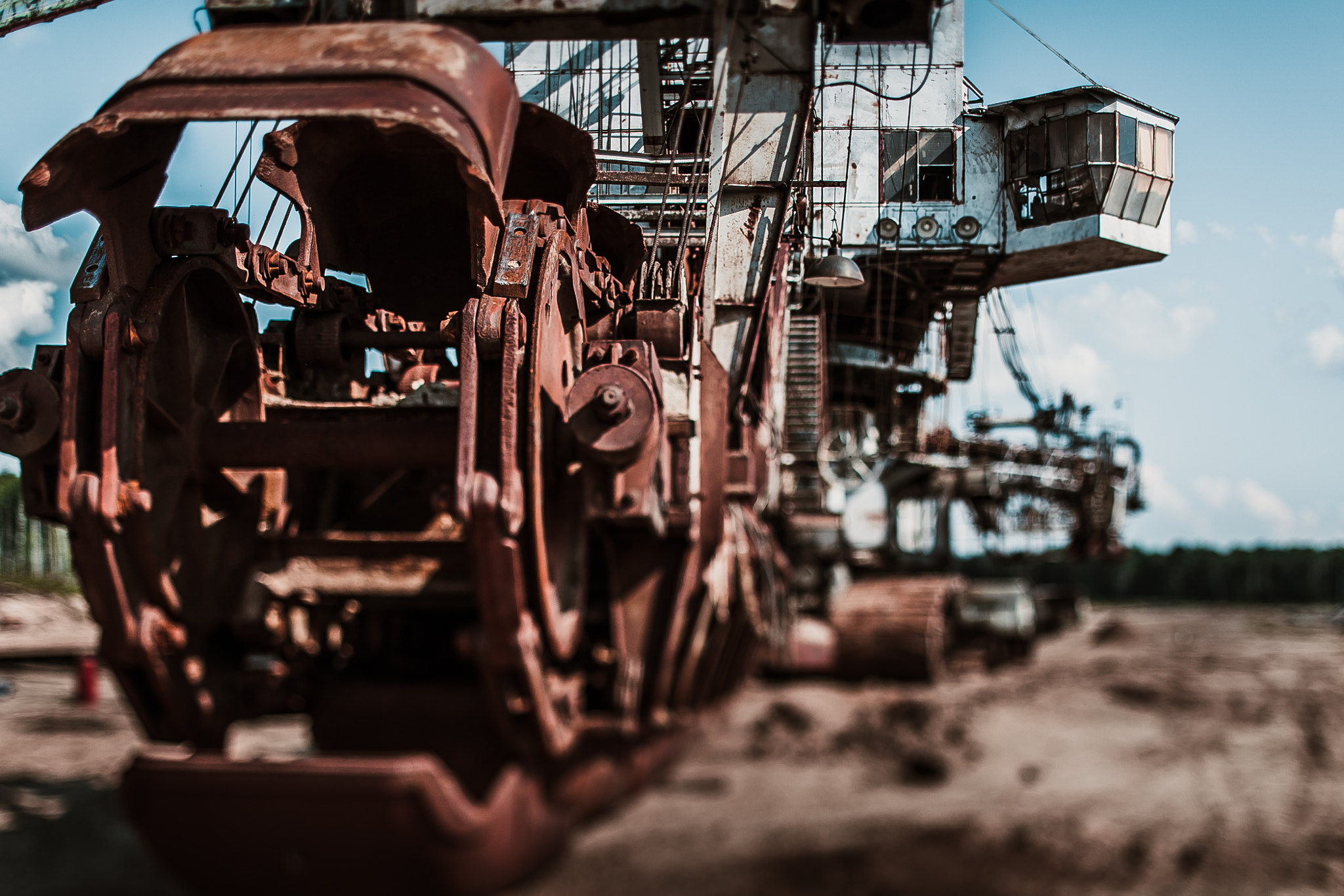 Canon EOS 5D + Canon TS-E 45mm F2.8 Tilt-Shift sample photo. Old german tractor photography